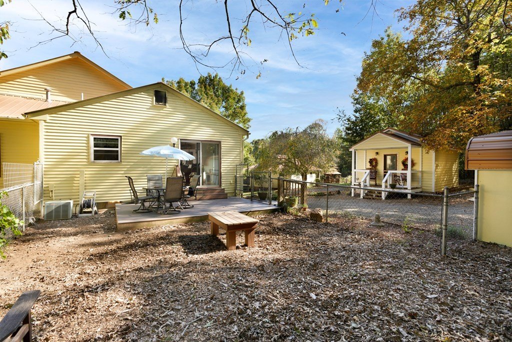 Hiawassee, Georgia, 30546, United States, 2 Bedrooms Bedrooms, ,3 BathroomsBathrooms,Residential,For Sale,1979579