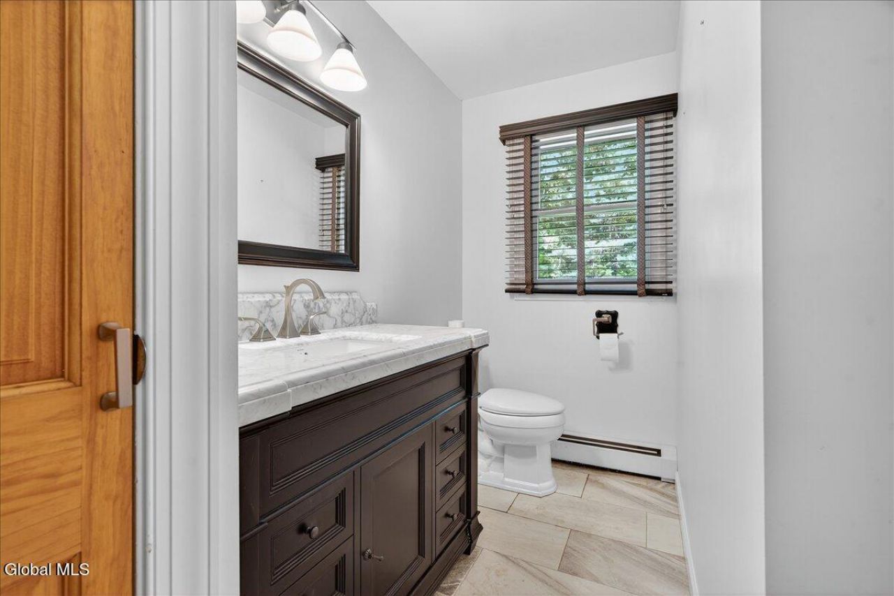 Clifton Park, New York, 12065, United States, 4 Bedrooms Bedrooms, ,3 BathroomsBathrooms,Residential,For Sale,1968691