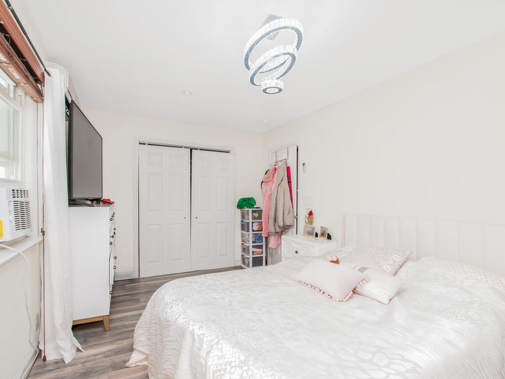 Yonkers, New York, 10704, United States, 4 Bedrooms Bedrooms, ,4 BathroomsBathrooms,Residential,For Sale,1977850