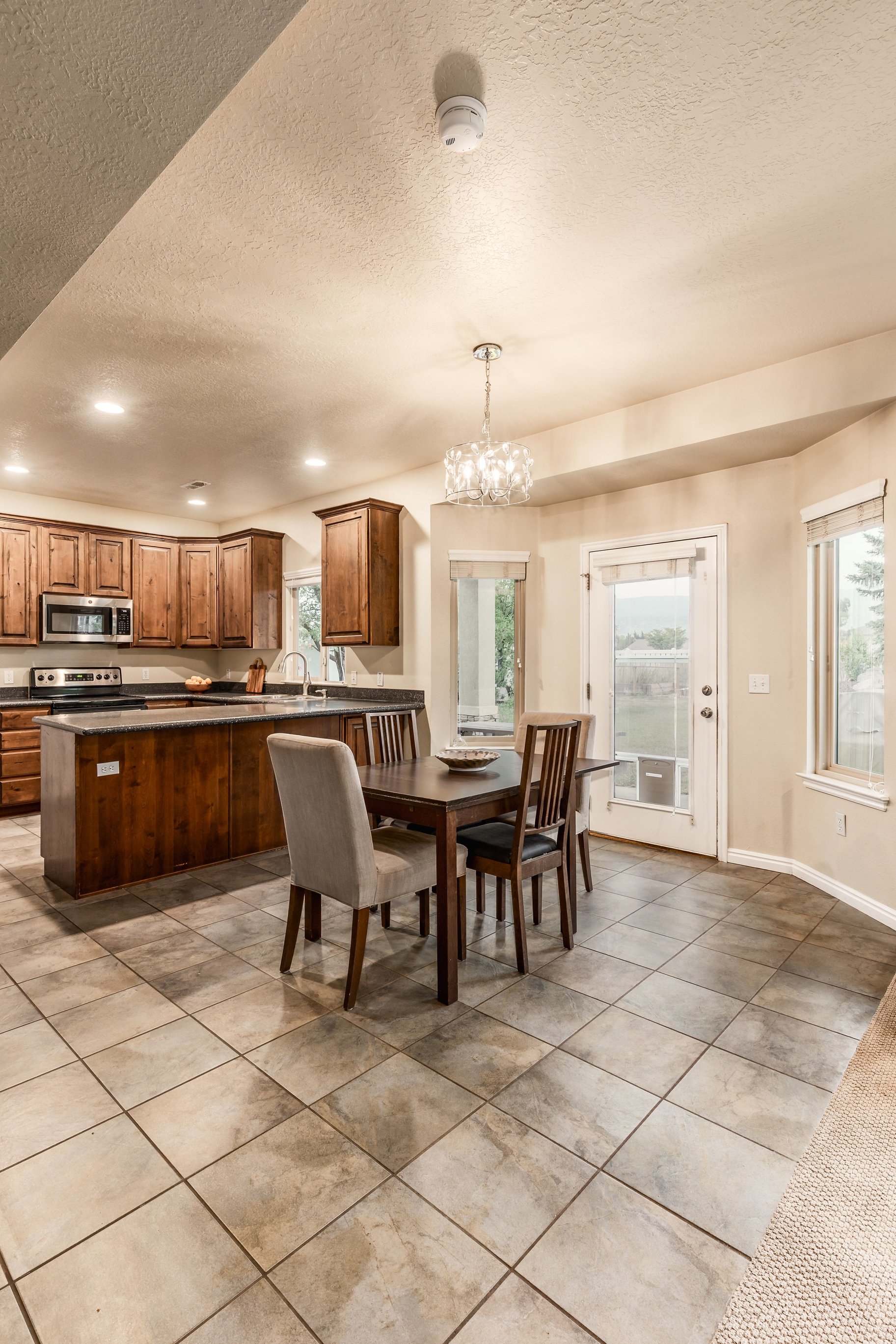  Backyard Oasis with Views and Trail Access in North Salt Lake - 物件實景