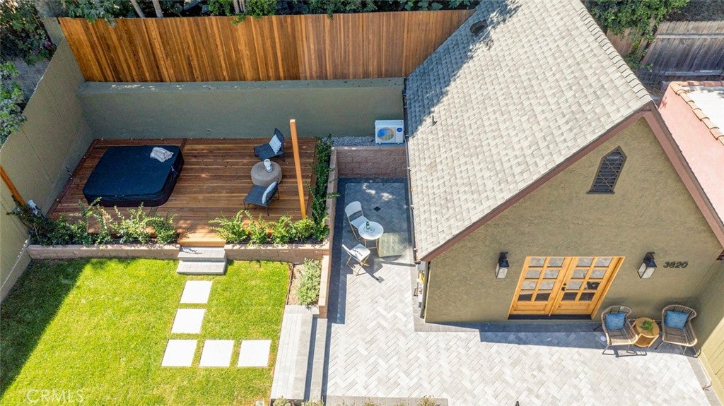 Los Angeles, California, 90027, United States, 4 Bedrooms Bedrooms, ,3 BathroomsBathrooms,Residential,For Sale,1942315