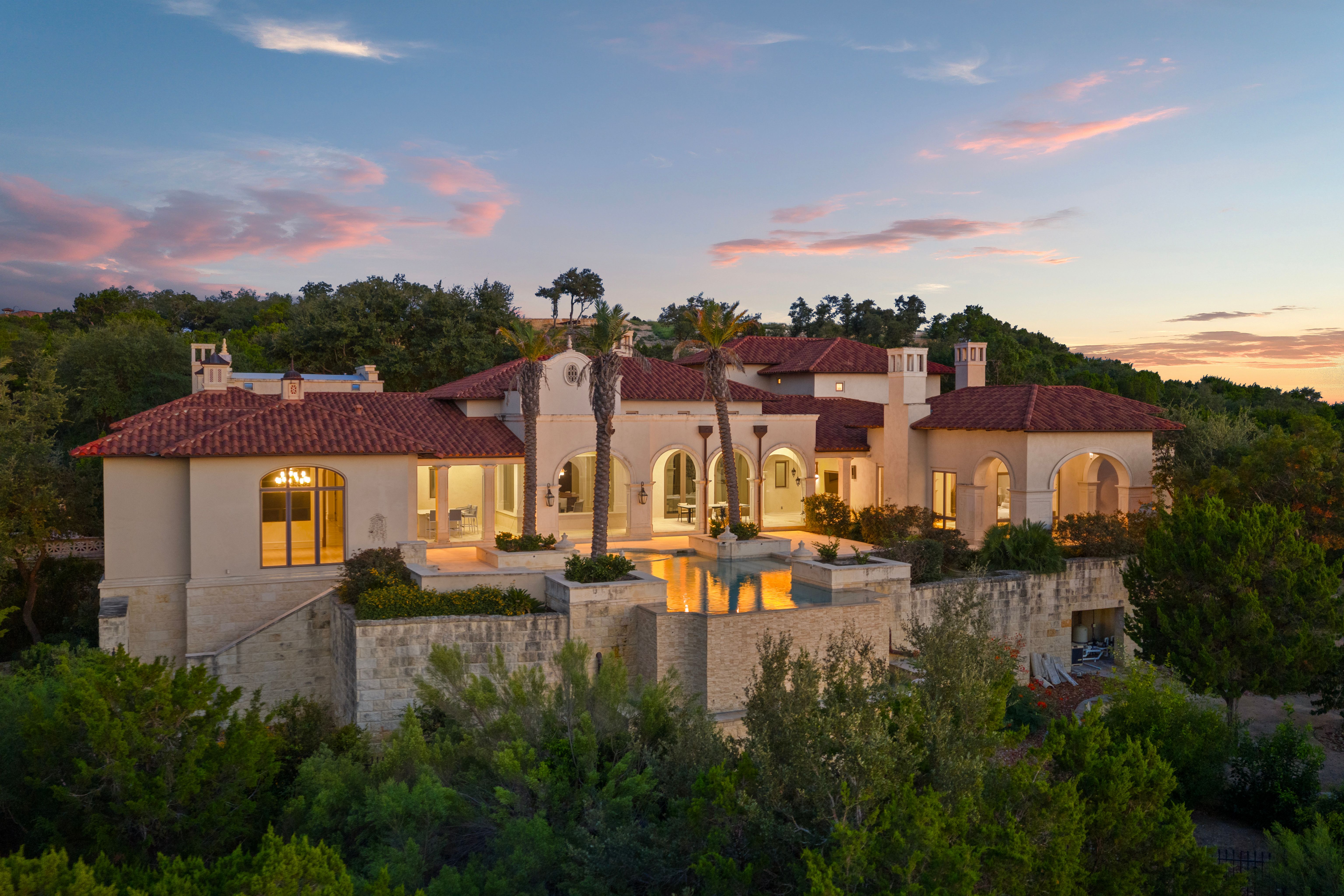  Mediterranean Style Estate in The Dominion - 物件實景