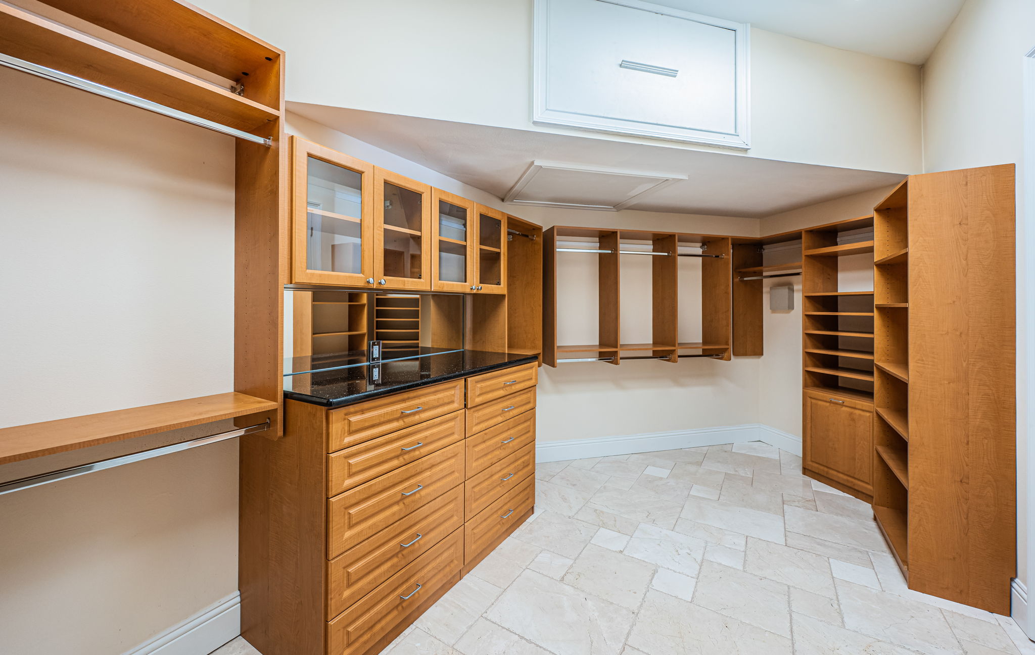 St Petersburg, Florida, 33707, United States, 5 Bedrooms Bedrooms, ,5 BathroomsBathrooms,Residential,For Sale,2006025