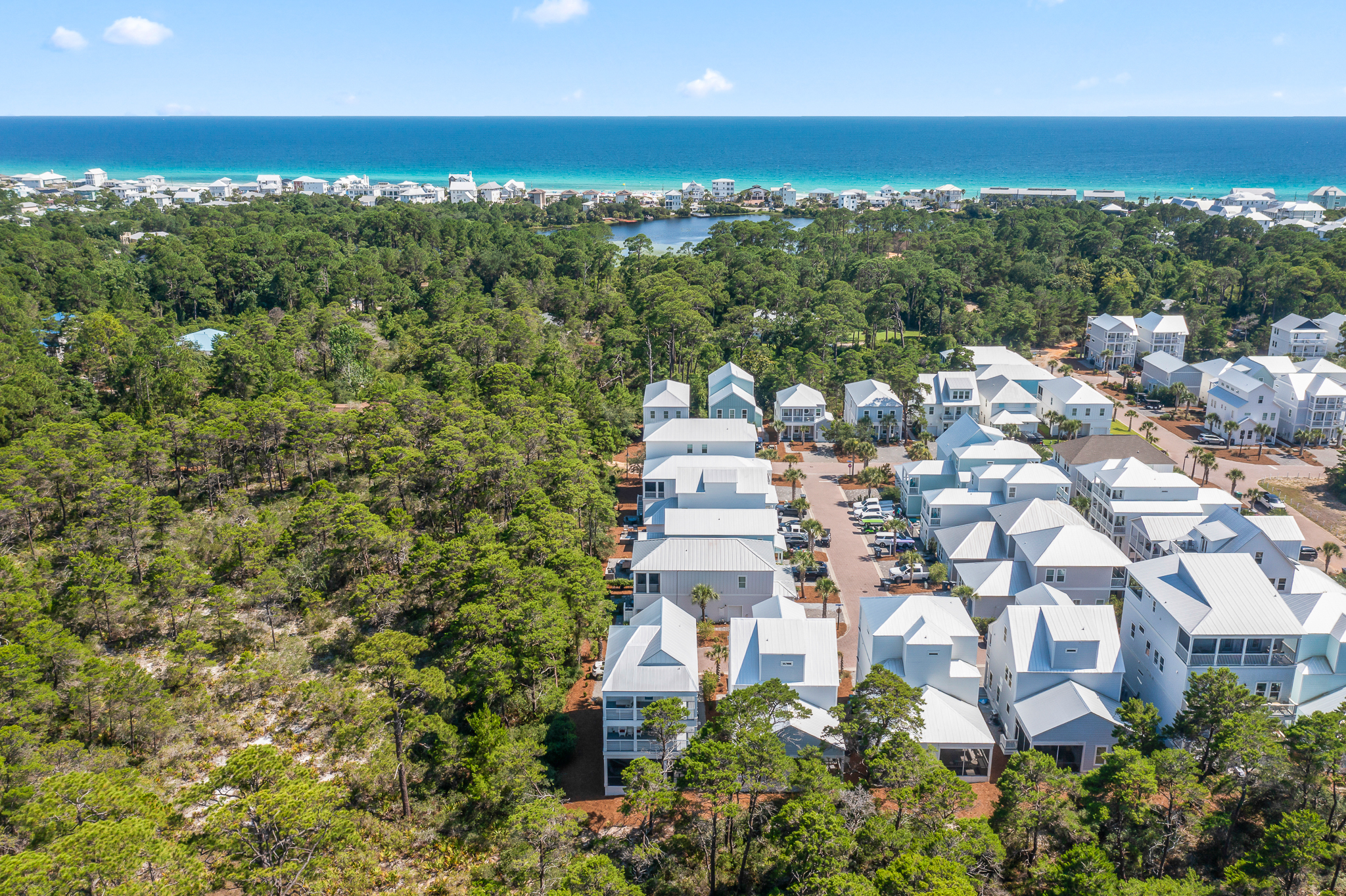  Like-New Coastal Retreat with Rare Privacy and Porches on Every Level - 物件實景