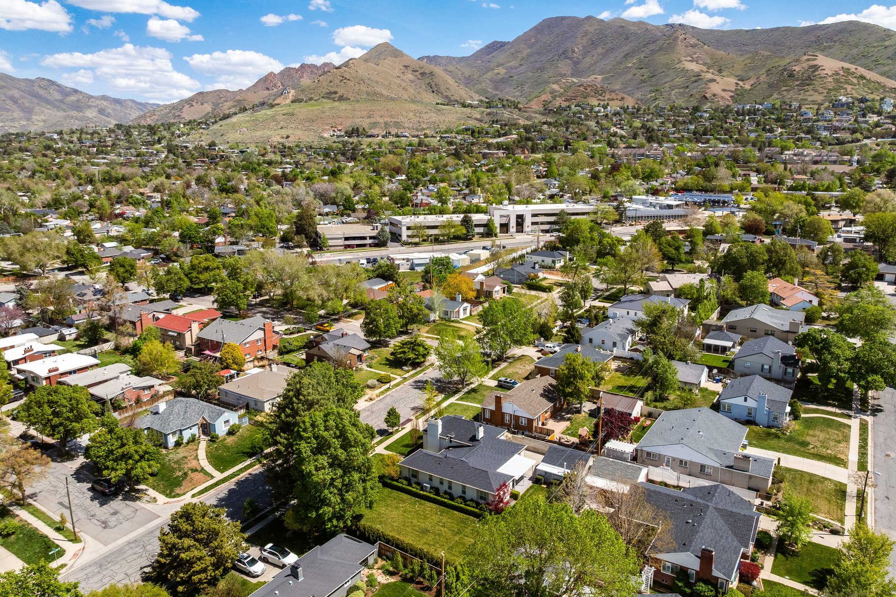  Exceptional Country Club Two-Story - 物件實景