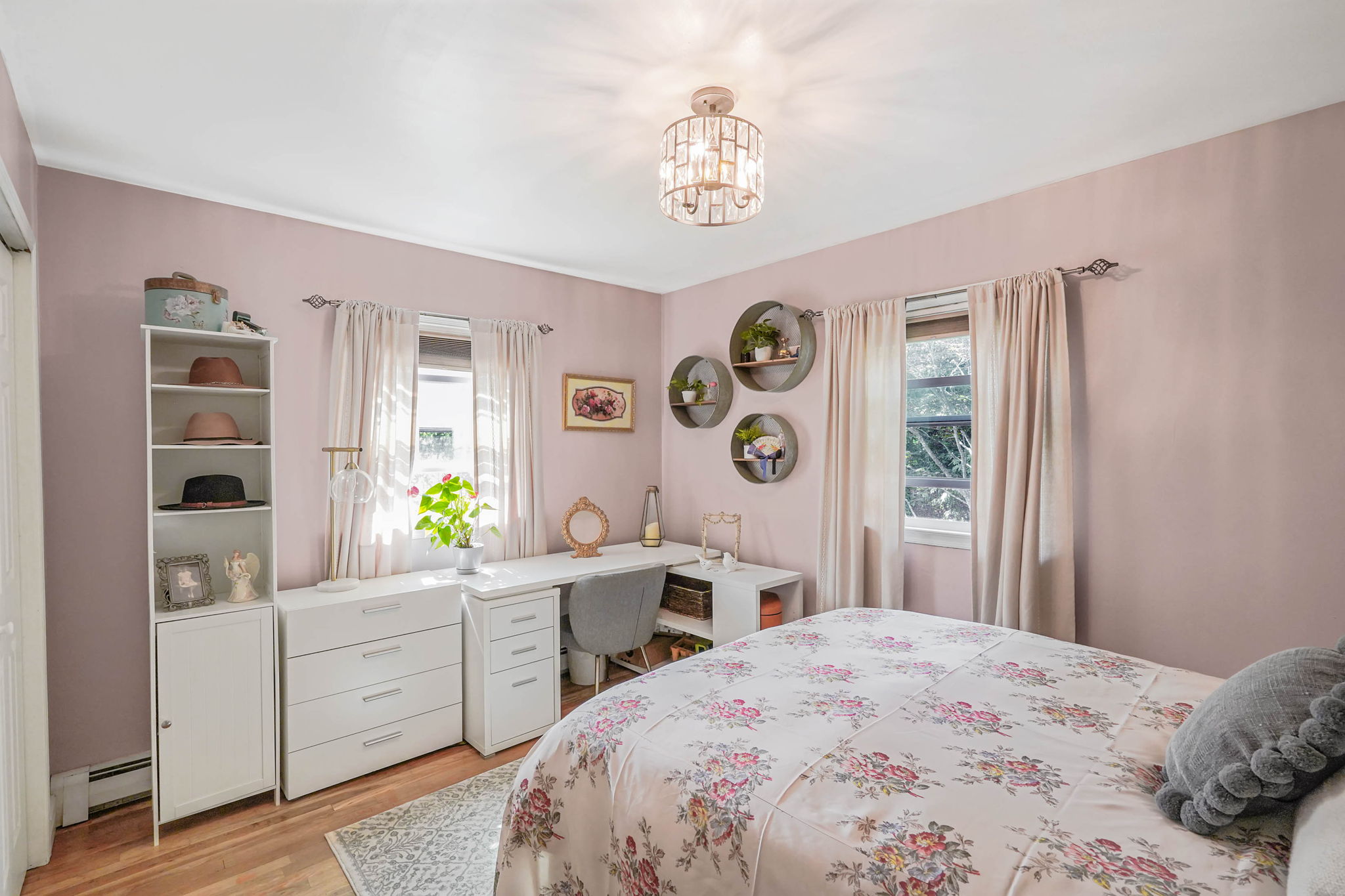 Wading River, New York, 11792, United States, 5 Bedrooms Bedrooms, ,2 BathroomsBathrooms,Residential,For Sale,1943116