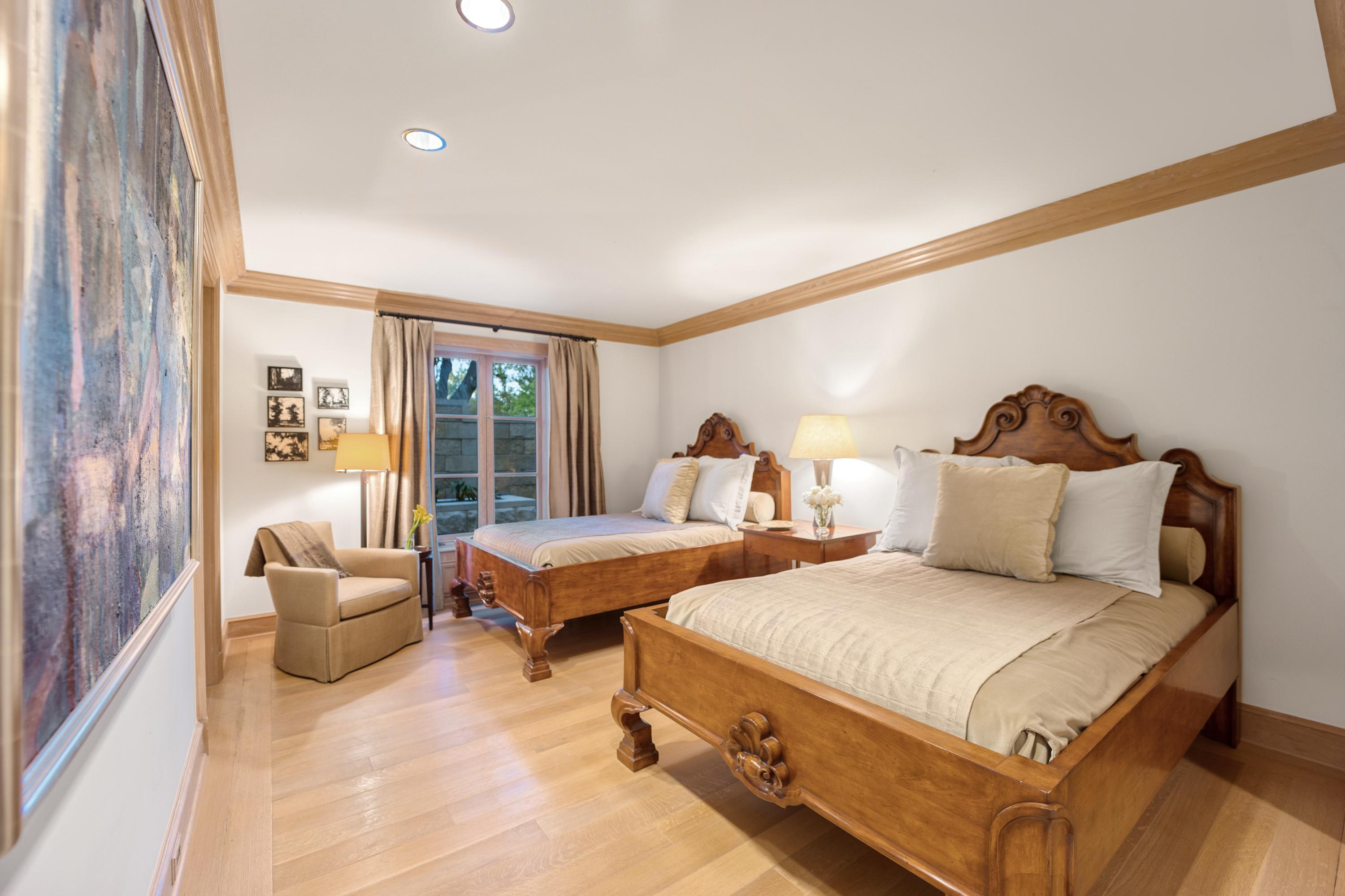  Out of This World - 物件實景