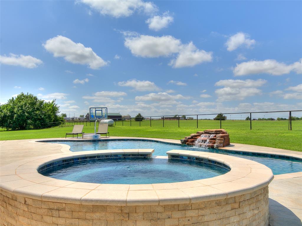 Piedmont, Oklahoma, 73078, United States, 4 Bedrooms Bedrooms, ,6 BathroomsBathrooms,Residential,For Sale,1974155