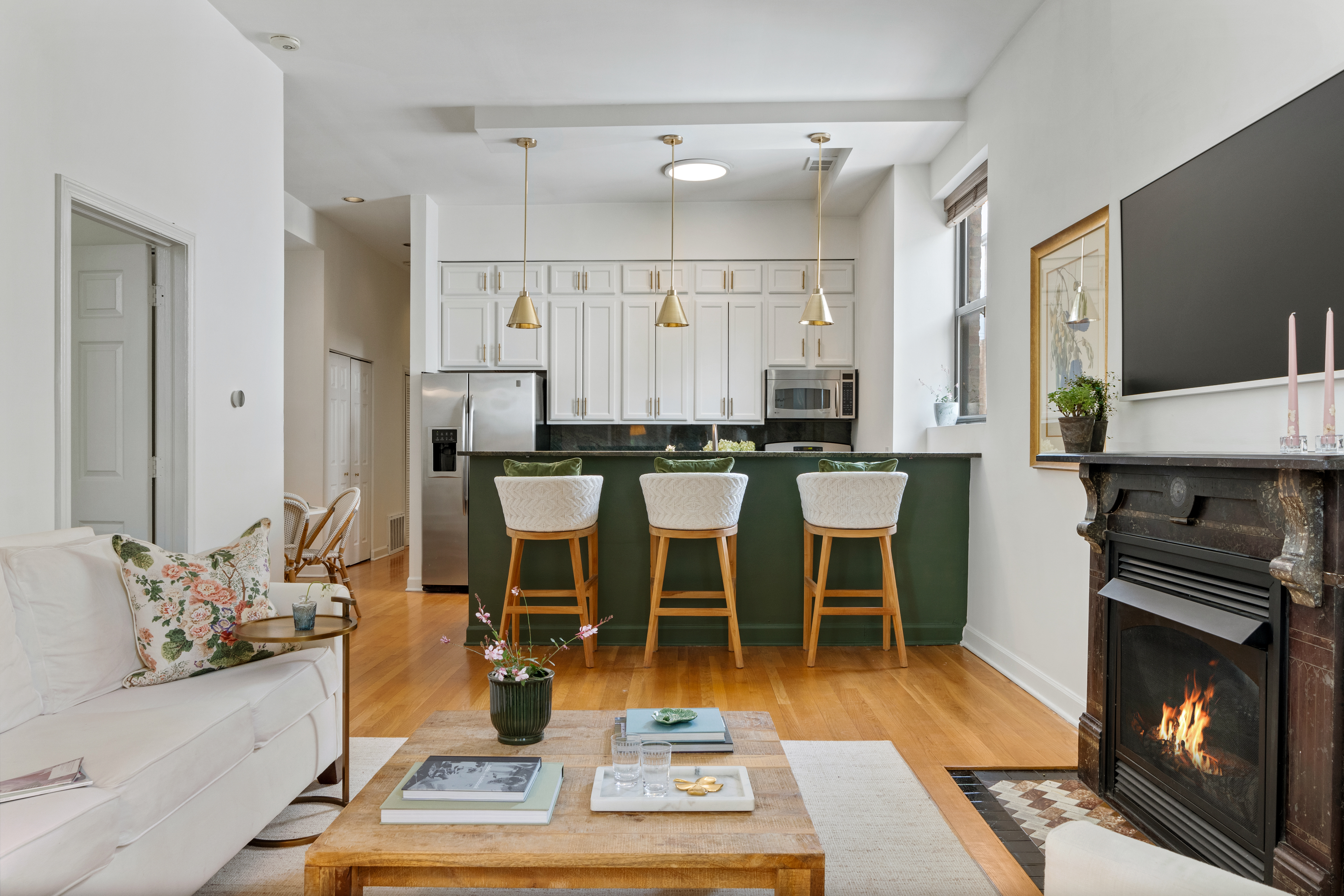  Completely Reimagined and Move-in Ready - 物件實景