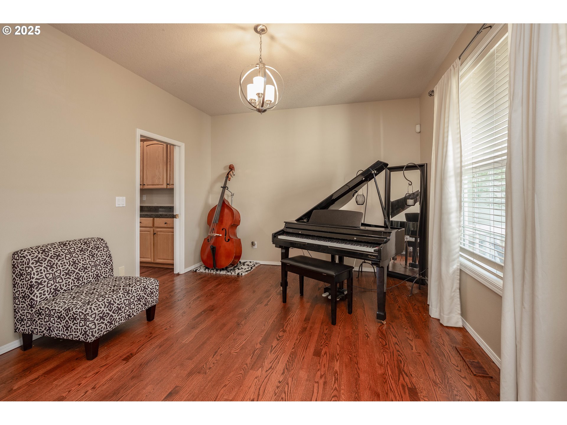 Portland, Oregon, 97229, United States, 4 Bedrooms Bedrooms, ,2 BathroomsBathrooms,Residential,For Sale,1877425