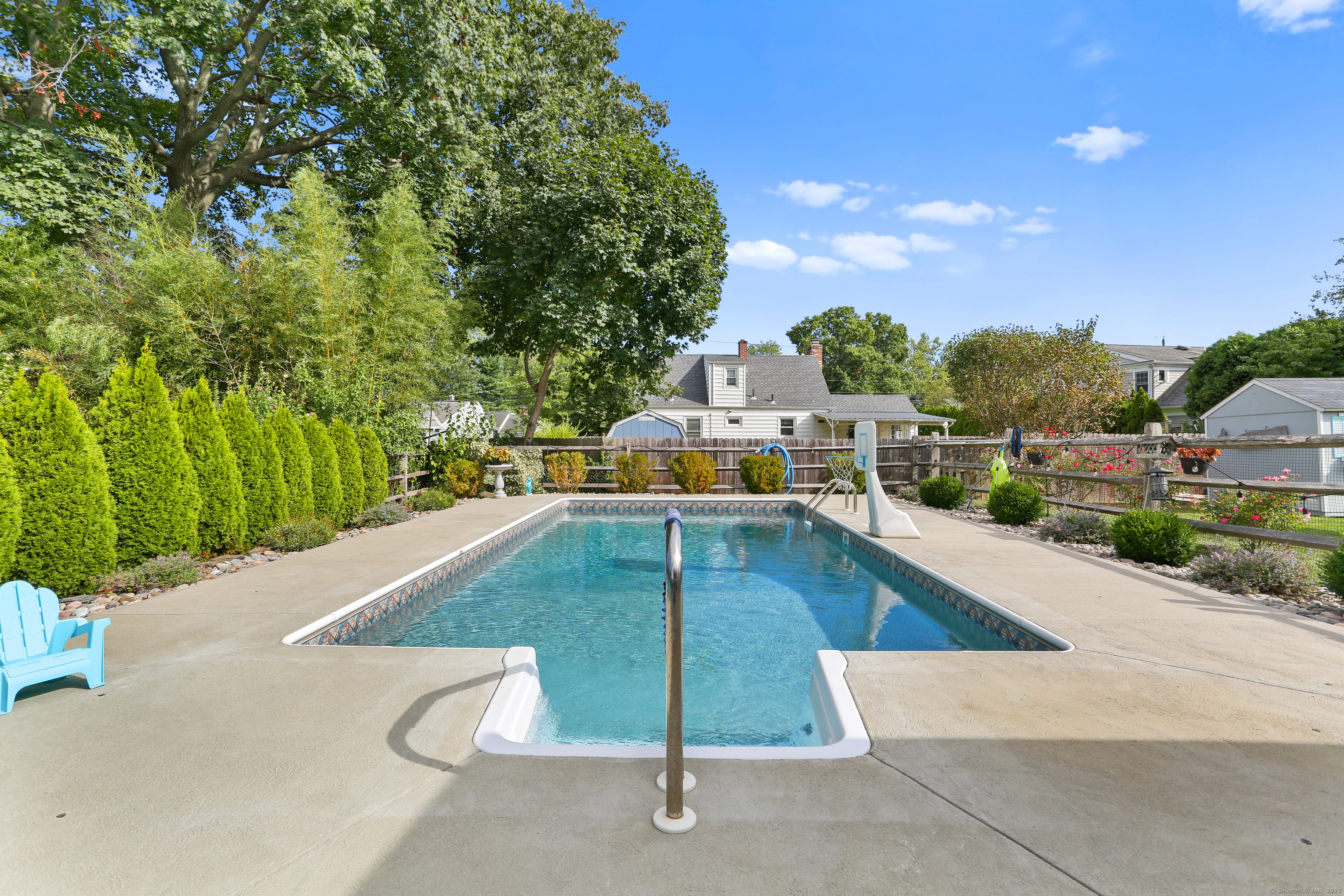 Milford, Connecticut, 06460, United States, 3 Bedrooms Bedrooms, ,2 BathroomsBathrooms,Residential,For Sale,1933050