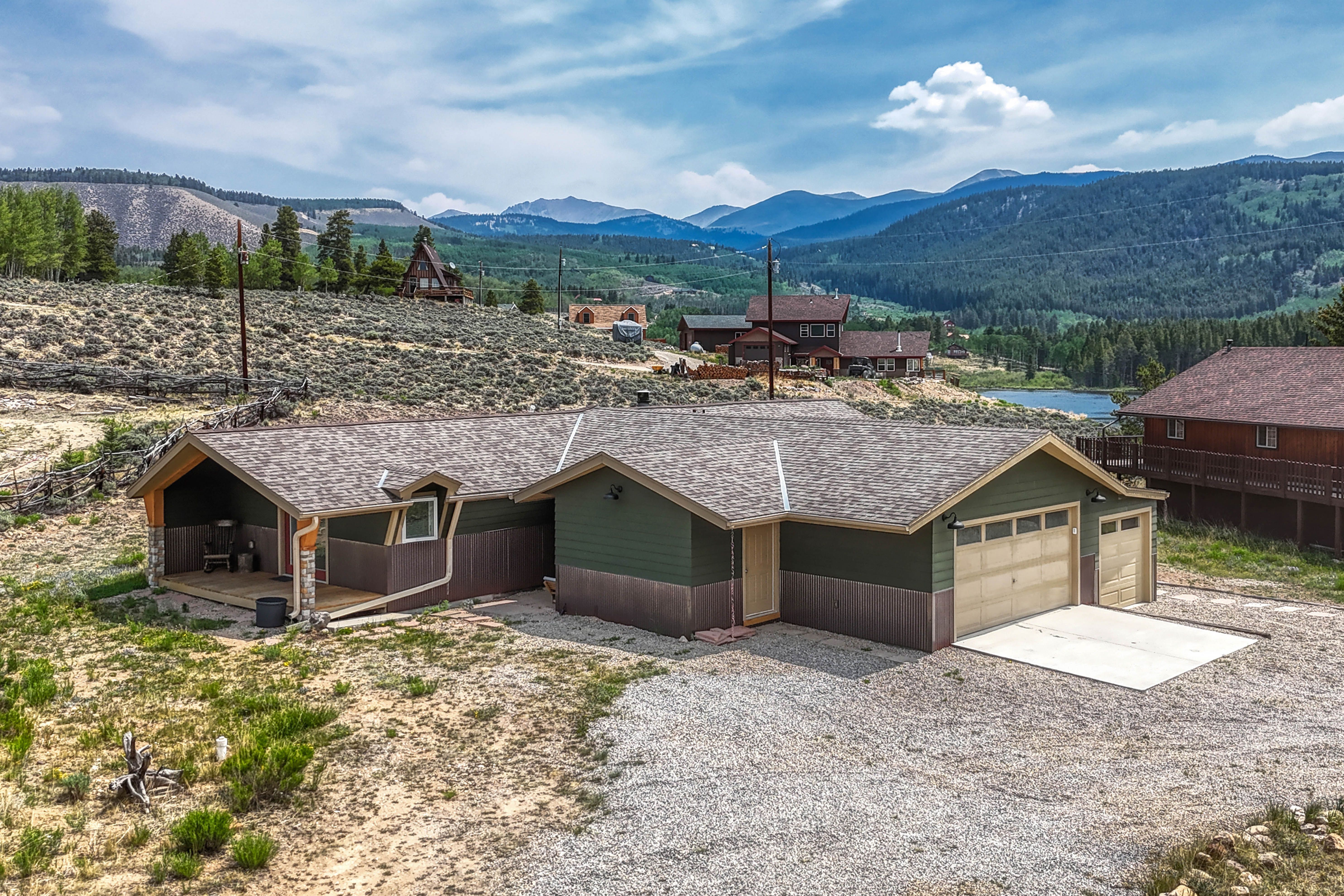  Remodeled Beaver Lakes Chalet with Lake & Mountain Views - 物件實景