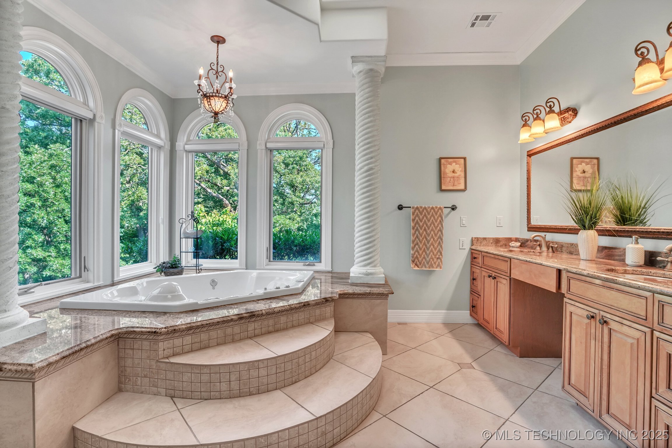 Tulsa, Oklahoma, 74132, United States, 4 Bedrooms Bedrooms, ,3 BathroomsBathrooms,Residential,For Sale,1917084