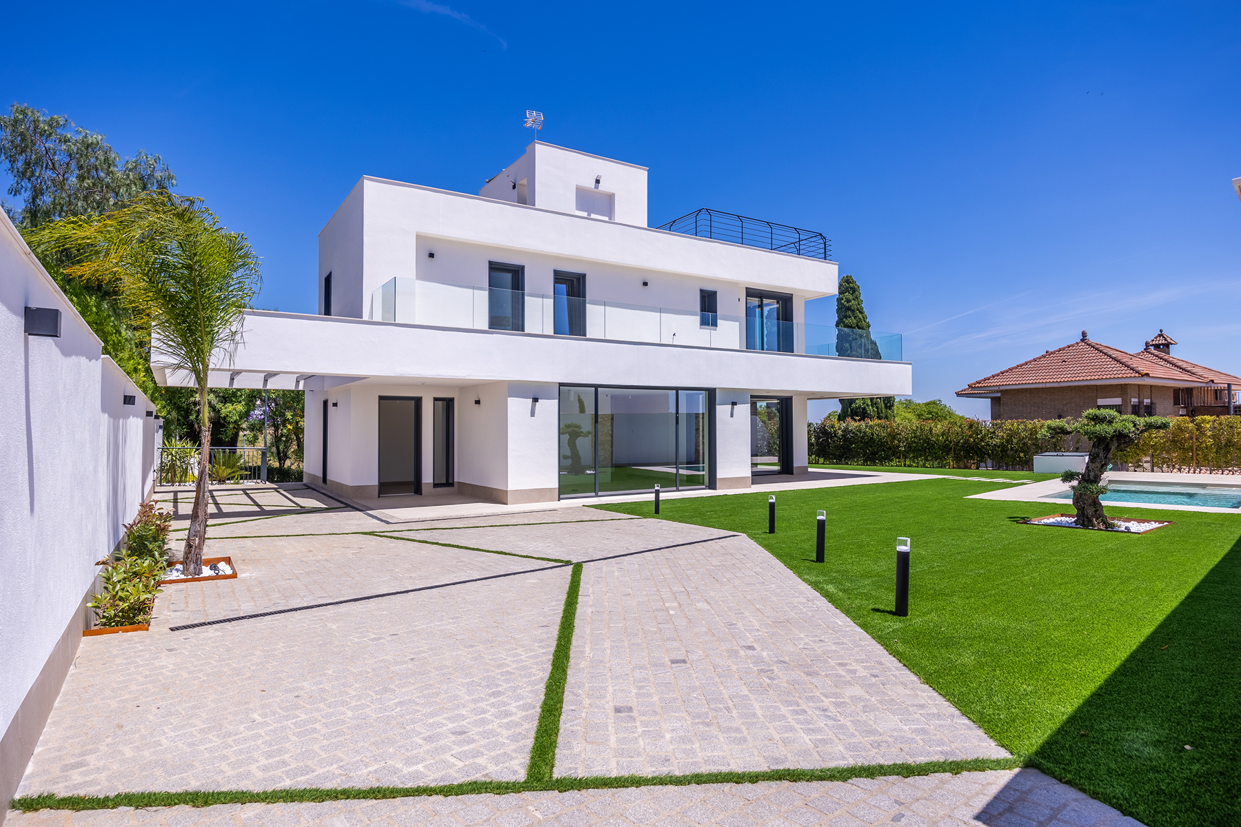 Detached villa with pool in private development in Tomares - 物件實景
