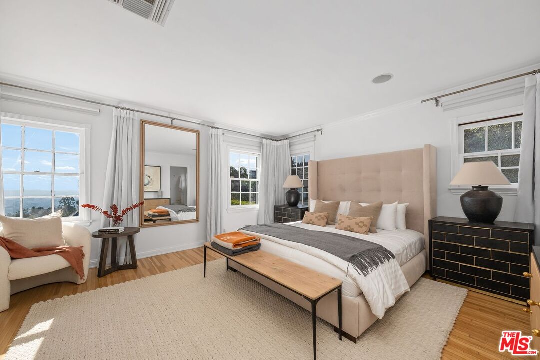 Los Angeles, California, 90069, United States, 4 Bedrooms Bedrooms, ,2 BathroomsBathrooms,Residential,For Sale,1700120