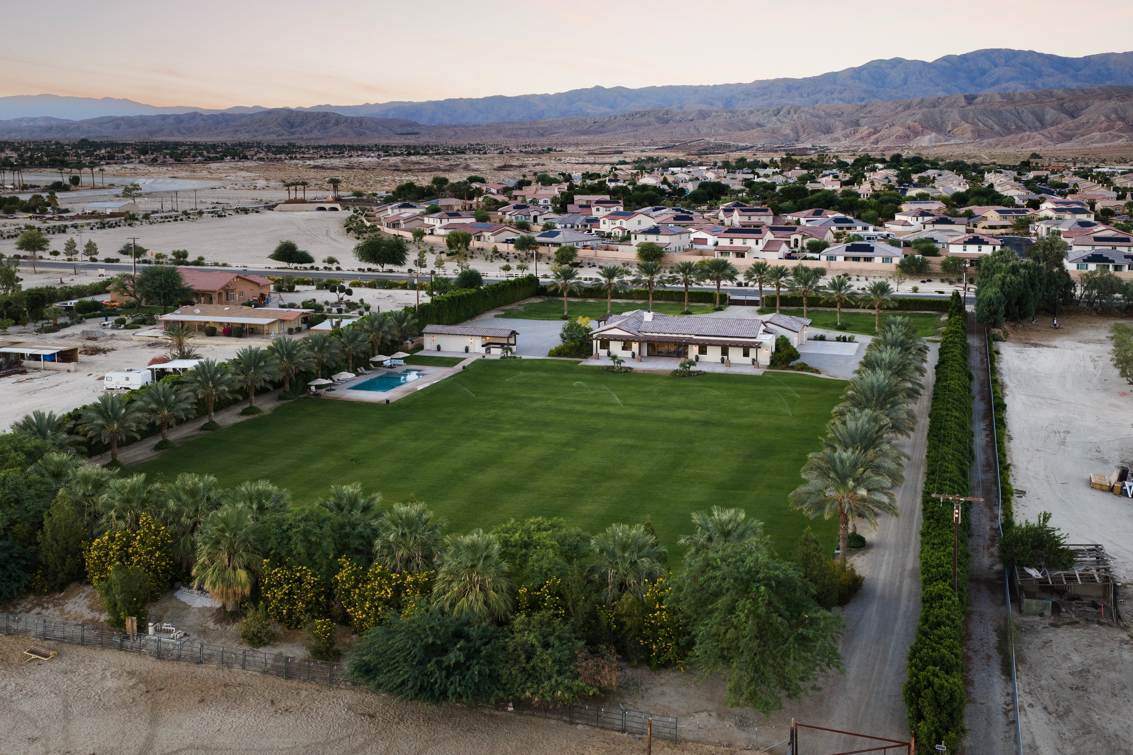  A Desert Retreat Designed to Earn and Entertain - 物件實景