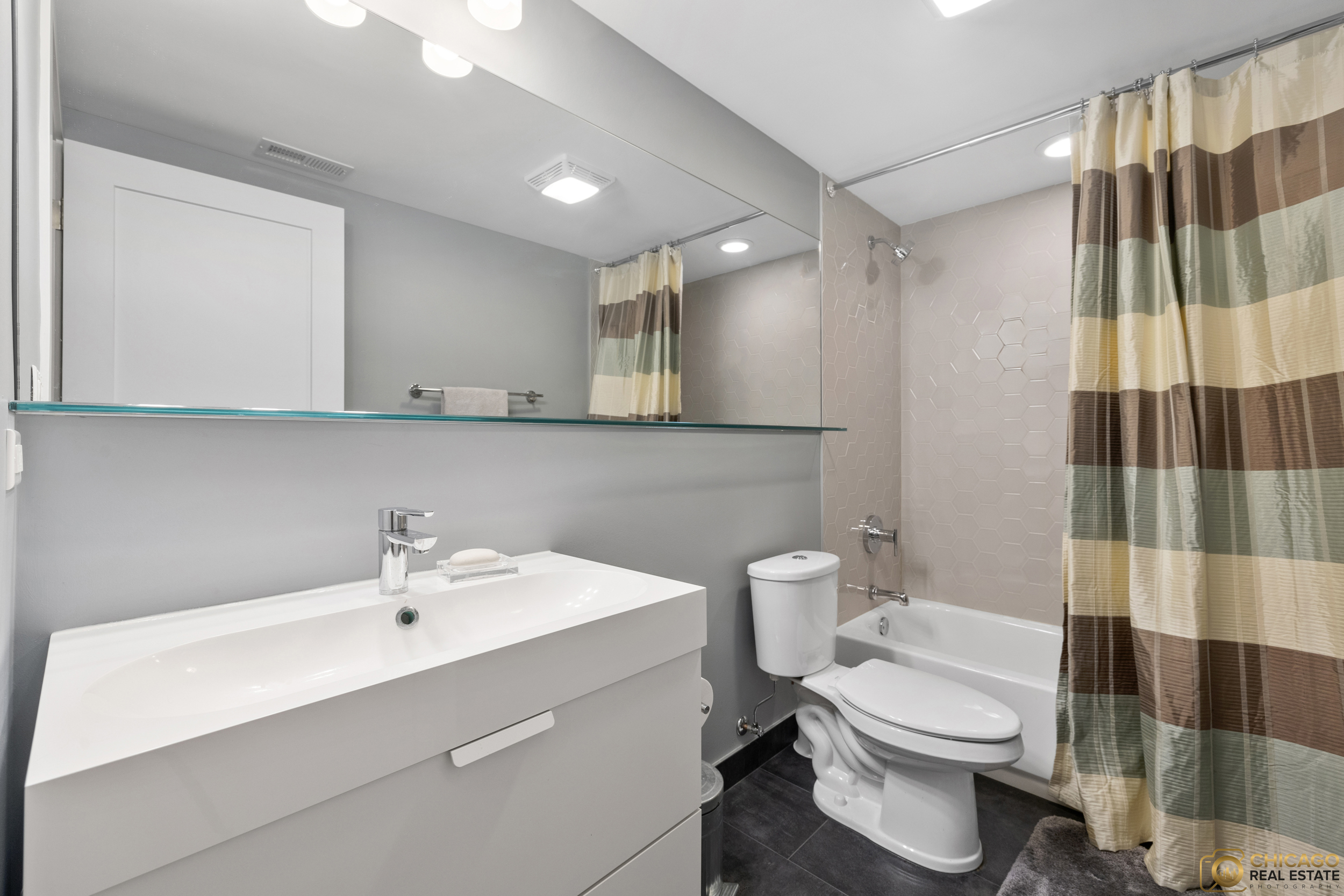 Chicago, Illinois, 60608, United States, 4 Bedrooms Bedrooms, ,4 BathroomsBathrooms,Residential,For Sale,1914075