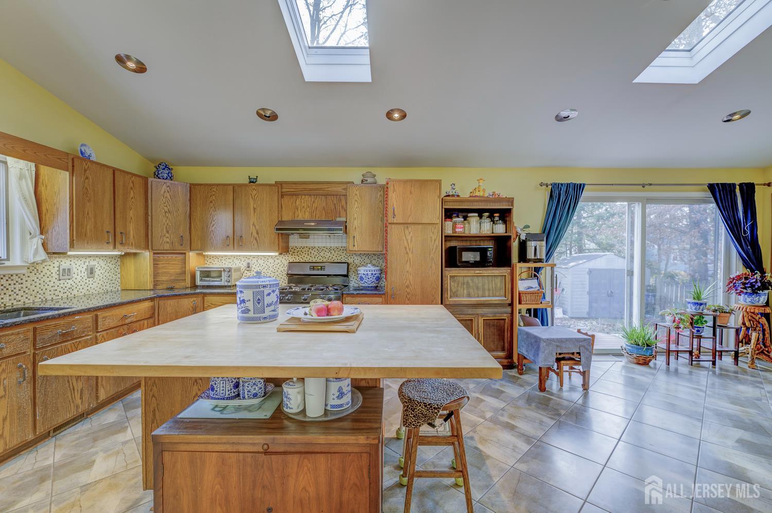 New Brunswick, New Jersey, 08901, United States, 4 Bedrooms Bedrooms, ,4 BathroomsBathrooms,Residential,For Sale,1996450