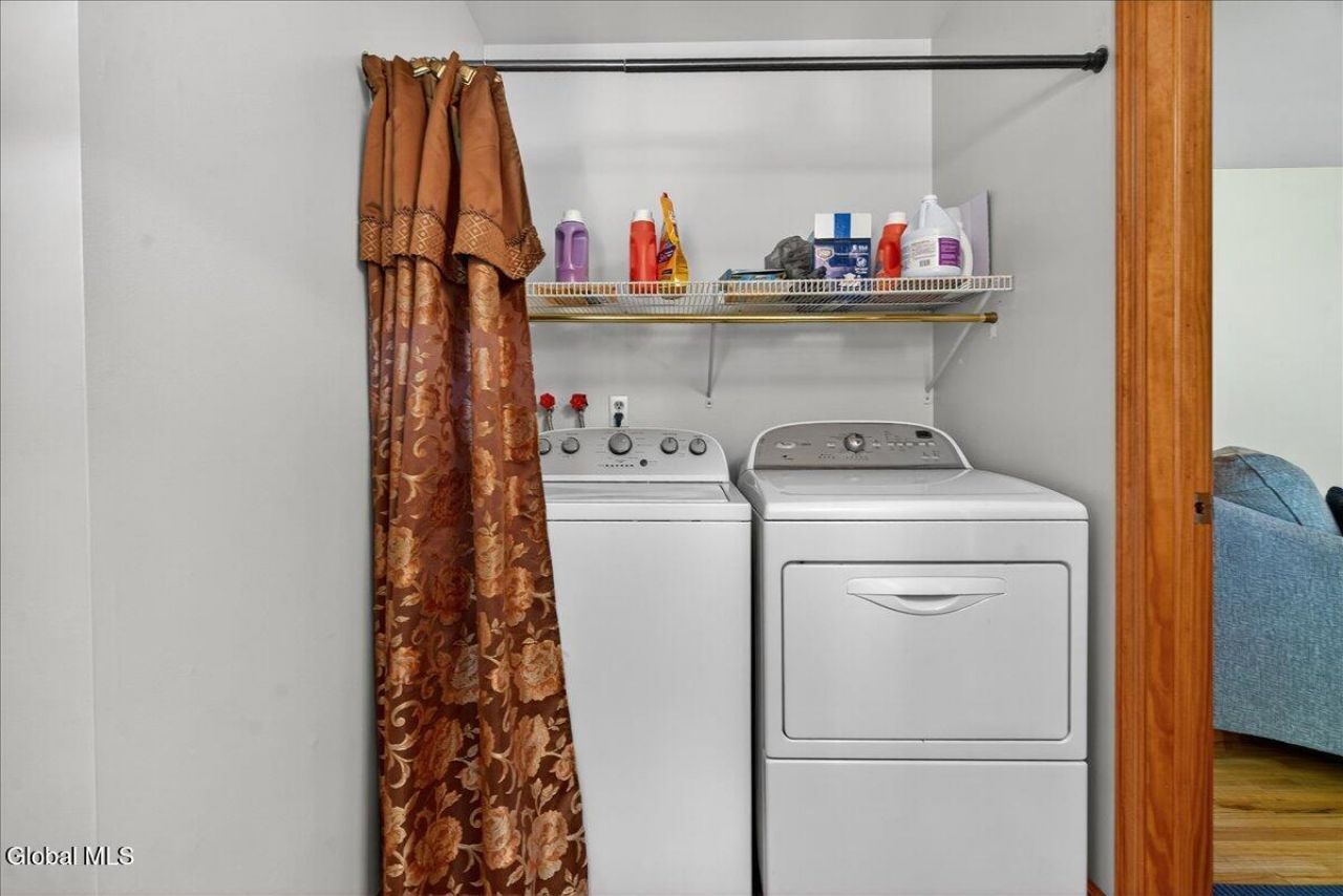 Clifton Park, New York, 12065, United States, 4 Bedrooms Bedrooms, ,3 BathroomsBathrooms,Residential,For Sale,1968691