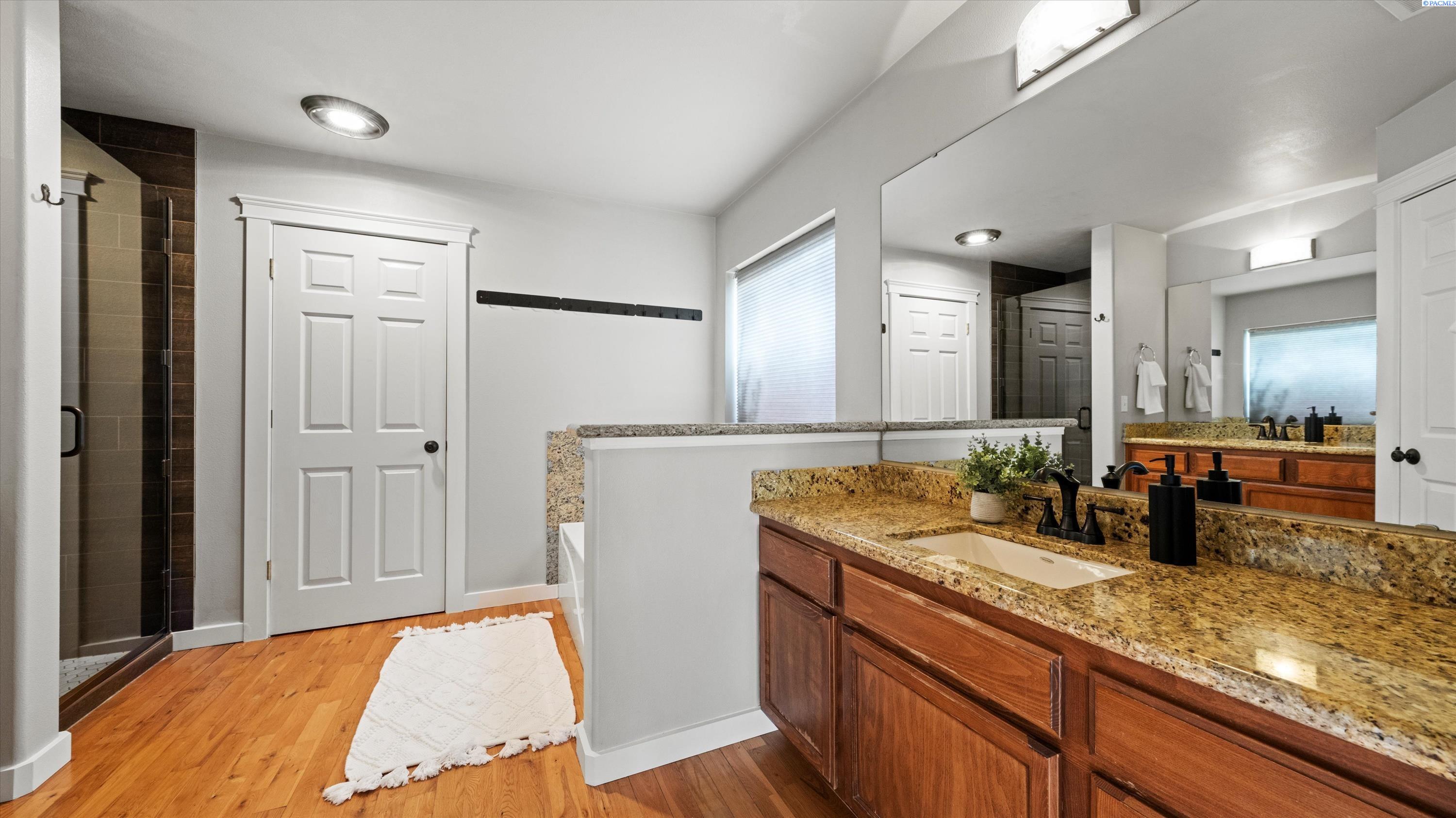 Pasco, Washington, 99301, United States, 4 Bedrooms Bedrooms, ,2 BathroomsBathrooms,Residential,For Sale,1956772