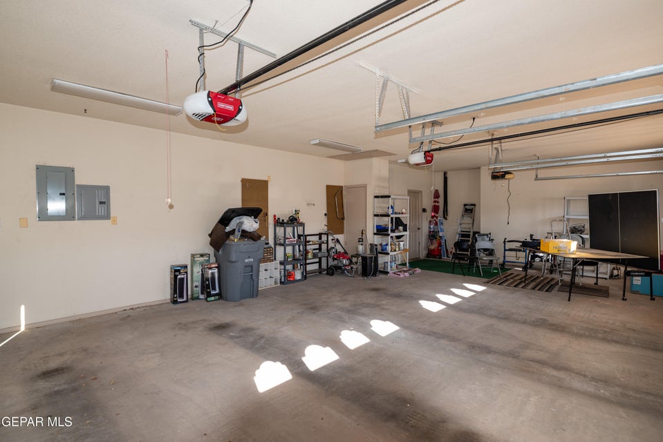 El Paso, Texas, 79912, United States, 4 Bedrooms Bedrooms, ,3 BathroomsBathrooms,Residential,For Sale,1988584