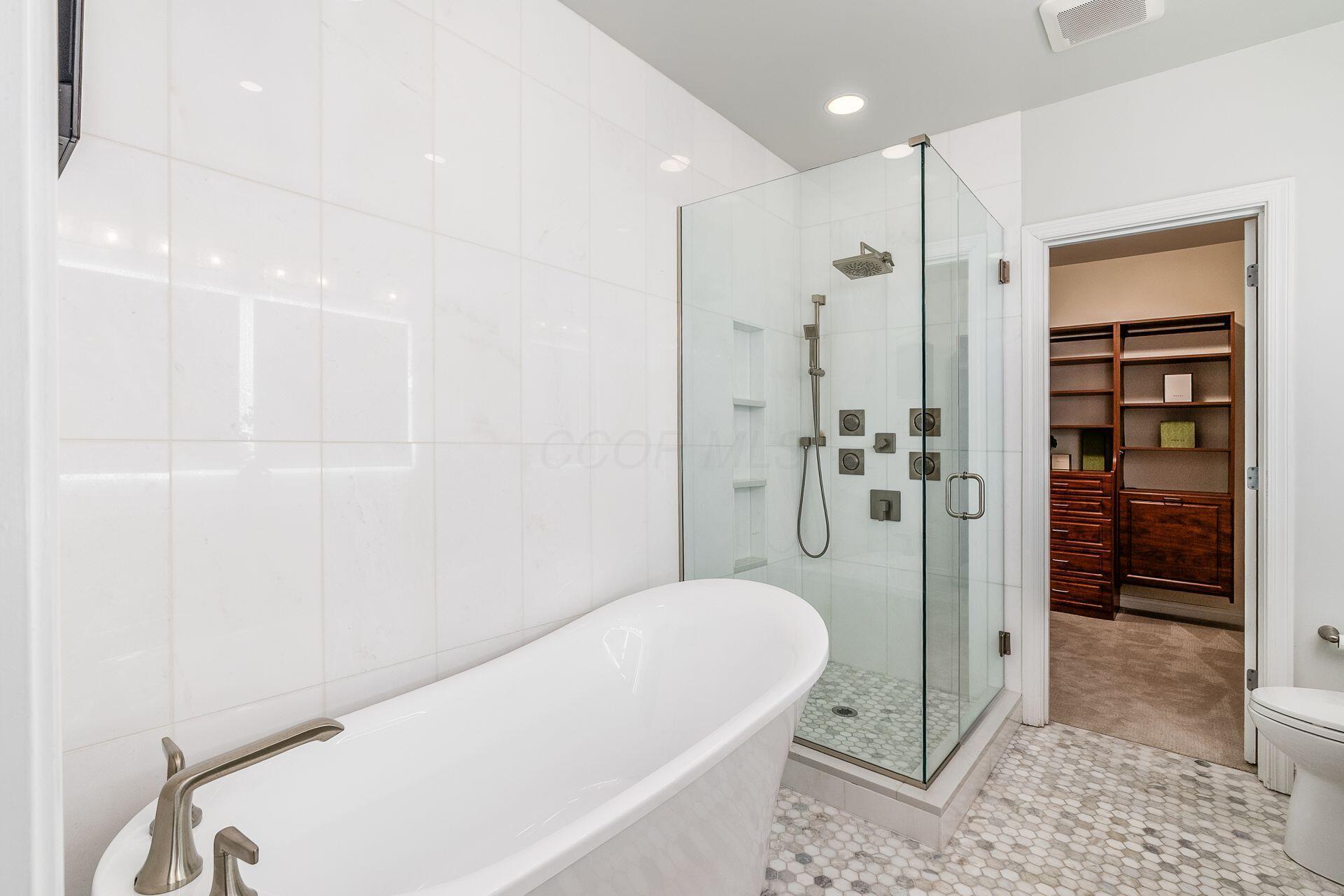 Columbus, Ohio, 43215, United States, 2 Bedrooms Bedrooms, ,3 BathroomsBathrooms,Residential,For Sale,1903521