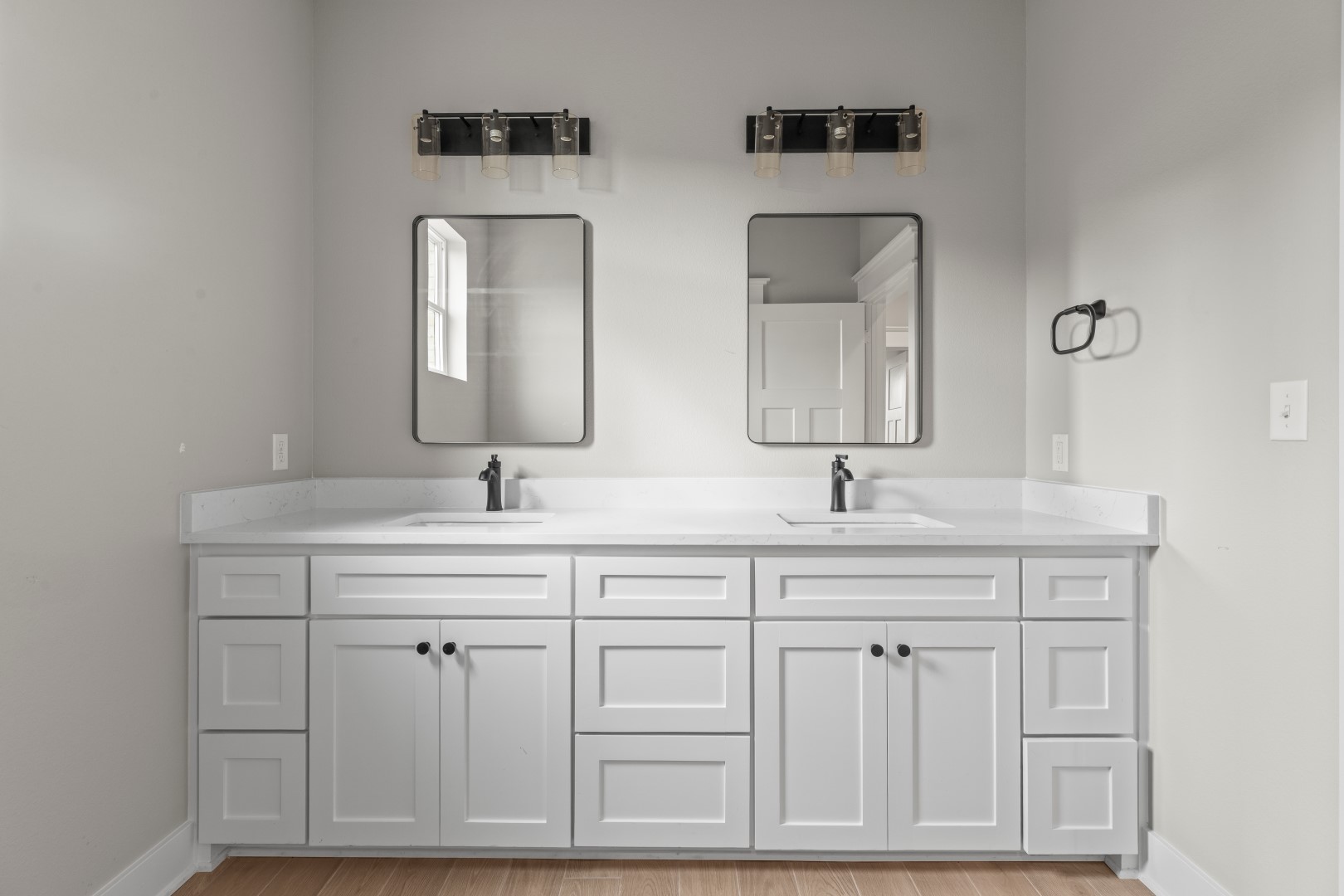 Tyler, Texas, 75704, United States, 3 Bedrooms Bedrooms, ,3 BathroomsBathrooms,Residential,For Sale,1979216