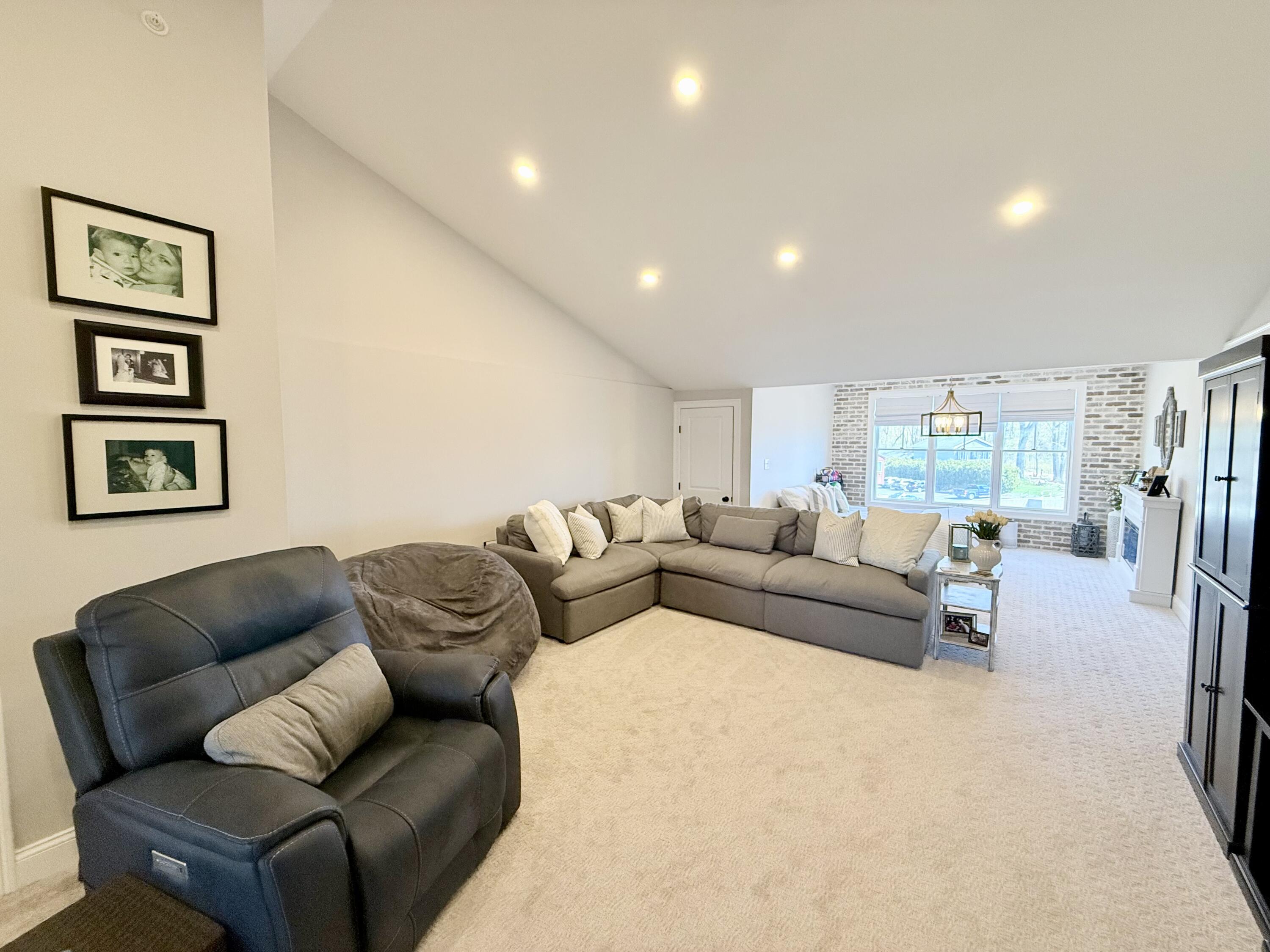 Plattsburgh, New York, 12901, United States, 2 Bedrooms Bedrooms, ,4 BathroomsBathrooms,Residential,For Sale,2048492