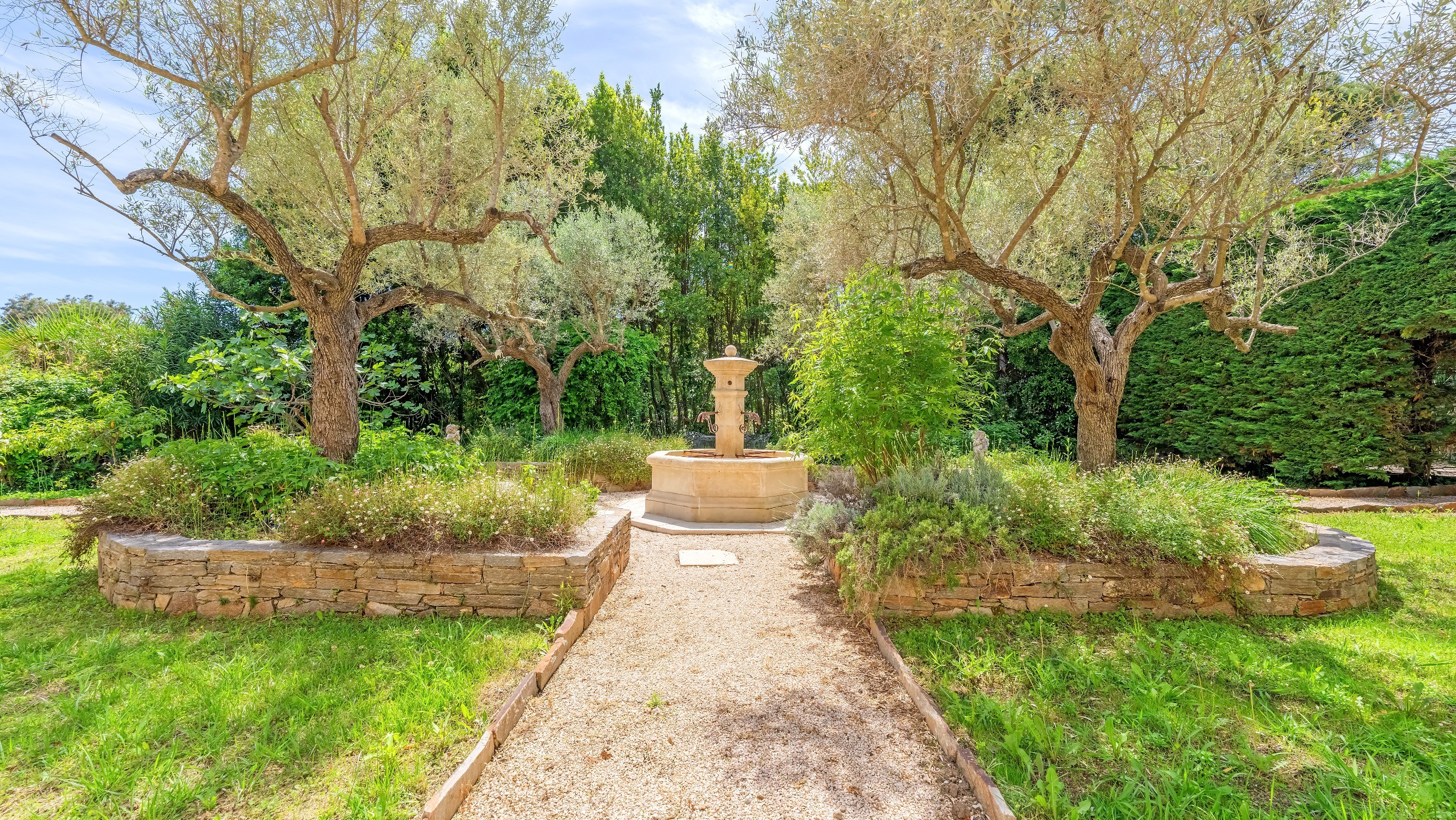  Exclusive Côte d’Azur villa for sale in Sainte-Maxime, prime location near sea … - 物件實景