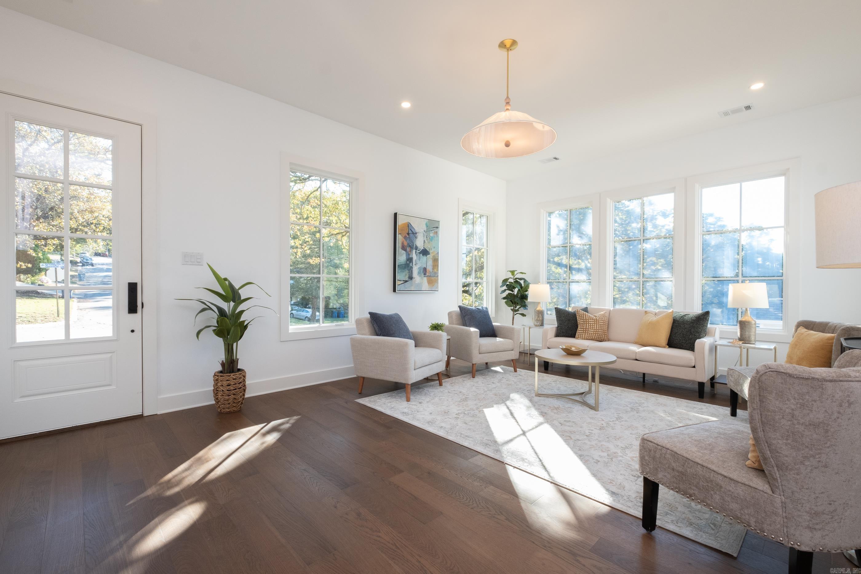 Little Rock, Arkansas, 72207, United States, 4 Bedrooms Bedrooms, ,4 BathroomsBathrooms,Residential,For Sale,1987623