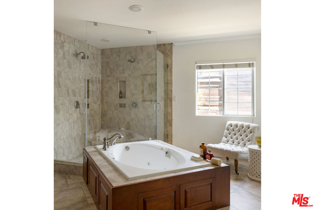 Los Angeles, California, 90039, United States, 3 Bedrooms Bedrooms, ,4 BathroomsBathrooms,Residential,For Sale,1924796