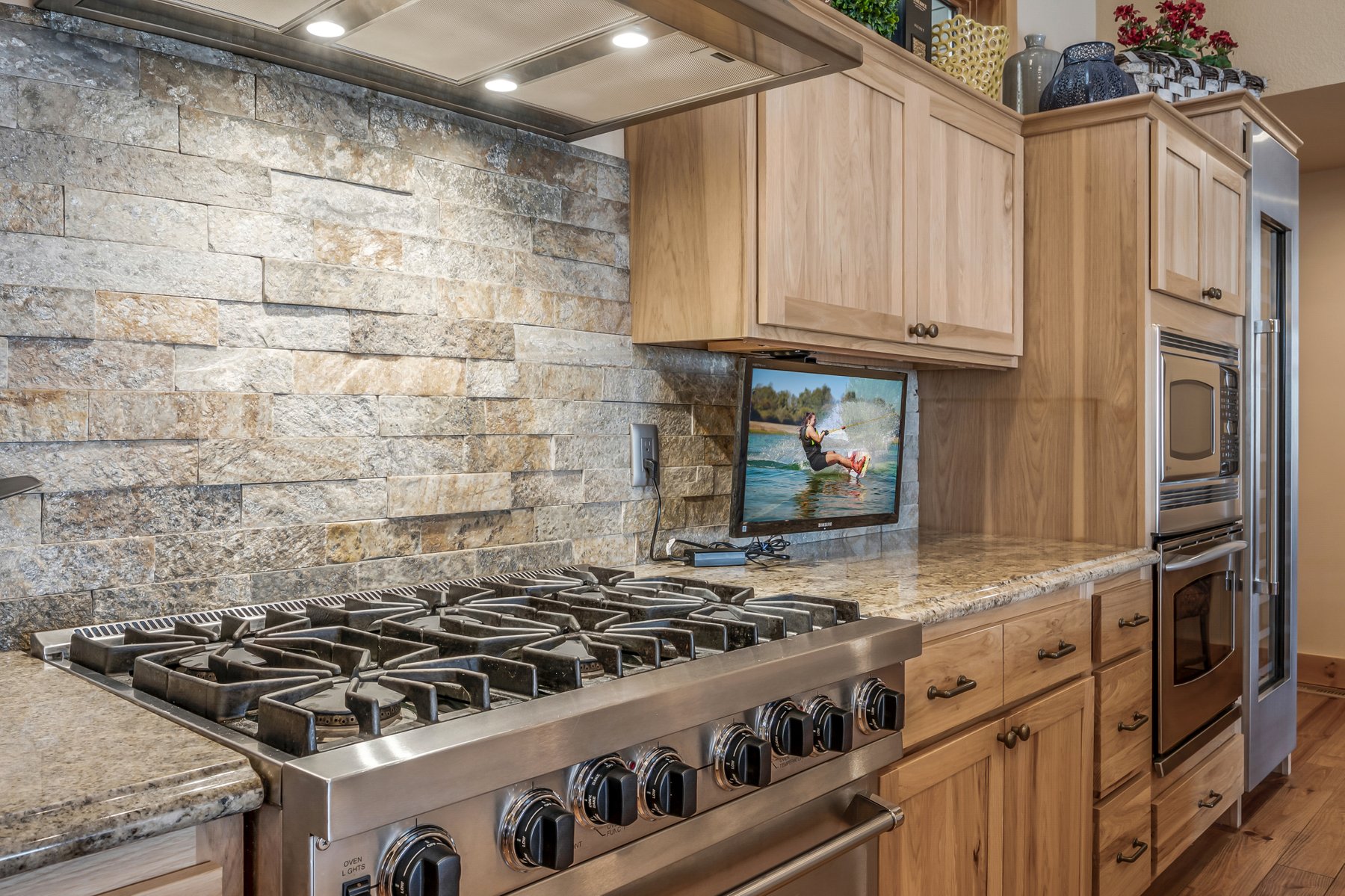 Sagle, Idaho, 83860, United States, 5 Bedrooms Bedrooms, ,6 BathroomsBathrooms,Residential,For Sale,1978919