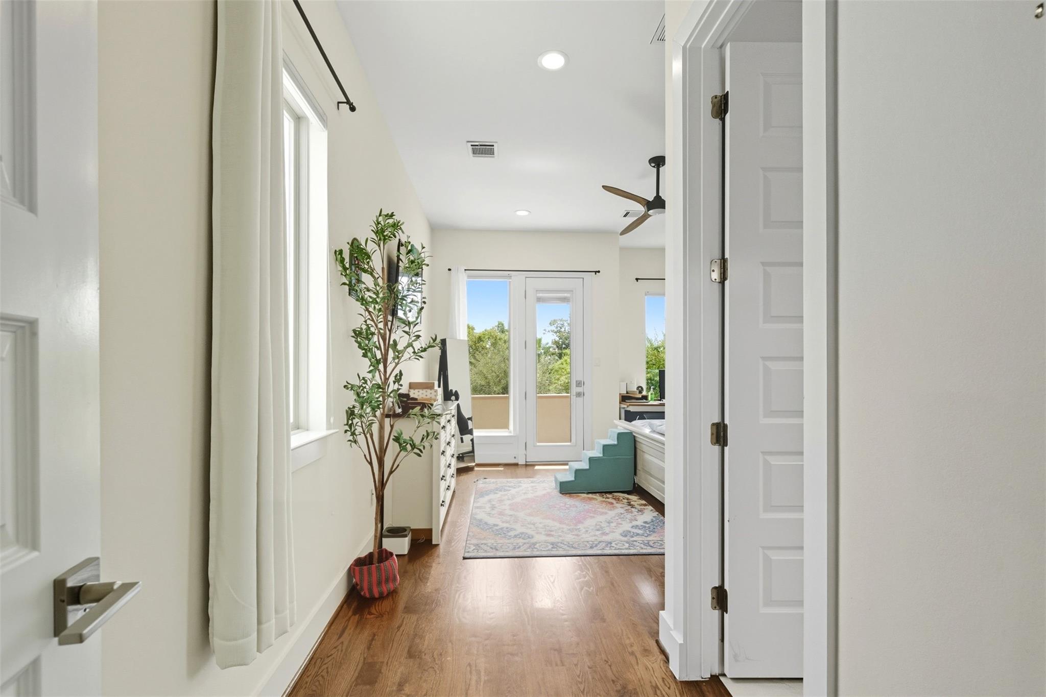 Houston, Texas, 77006, United States, 3 Bedrooms Bedrooms, ,4 BathroomsBathrooms,Residential,For Sale,1977830