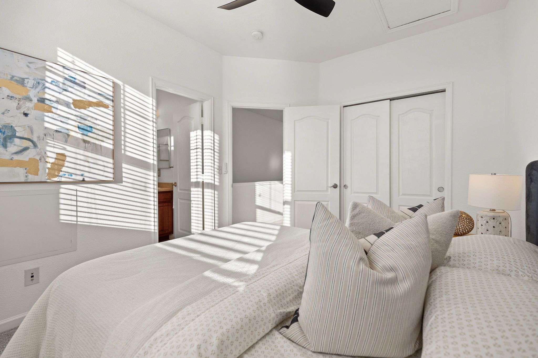  Welcome to this bright and inviting townhome - 物件實景