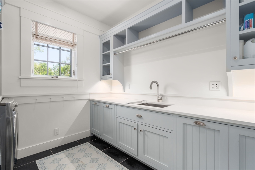 Oak Bluffs, Massachusetts, 02557, United States, 8 Bedrooms Bedrooms, ,9 BathroomsBathrooms,Residential,For Sale,1848541