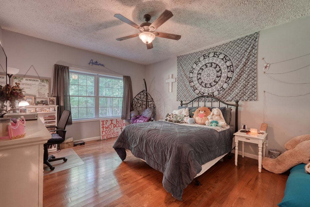Murphy, North Carolina, 28906, United States, 3 Bedrooms Bedrooms, ,3 BathroomsBathrooms,Residential,For Sale,1902366