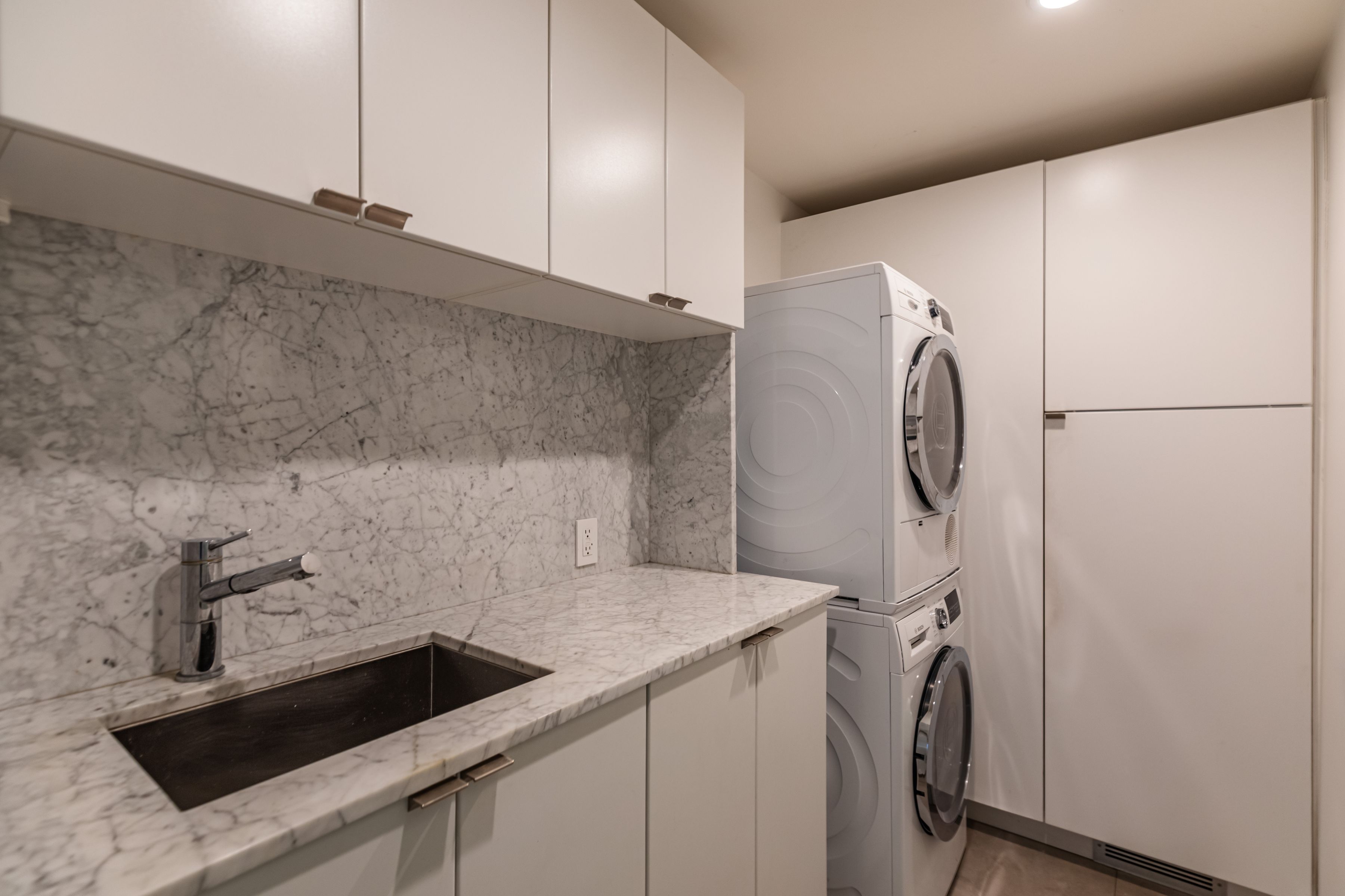  586 Lorna Lane - 物件實景