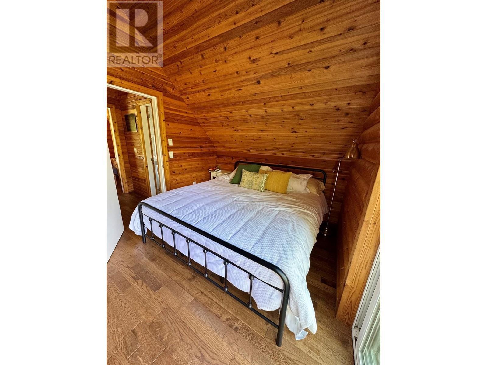 SICAMOUS, British Columbia, V0E 2V0, CA, 3 Bedrooms Bedrooms, ,2 BathroomsBathrooms,Residential,For Sale,1838077