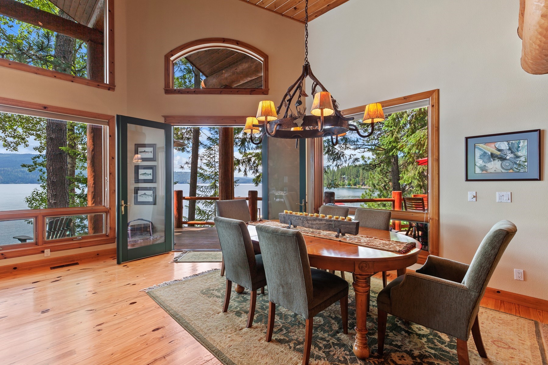  Spectacular Timber Framed Lakefront Living - 物件實景