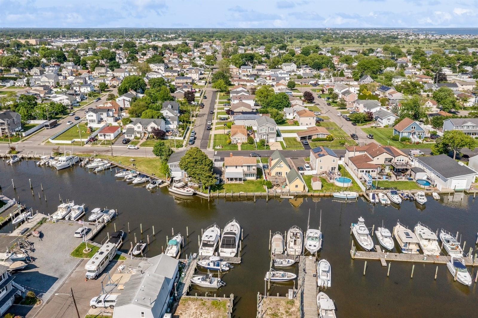 Lindenhurst, New York, 11757, United States, 2 Bedrooms Bedrooms, ,1 BathroomBathrooms,Residential,For Sale,1847928
