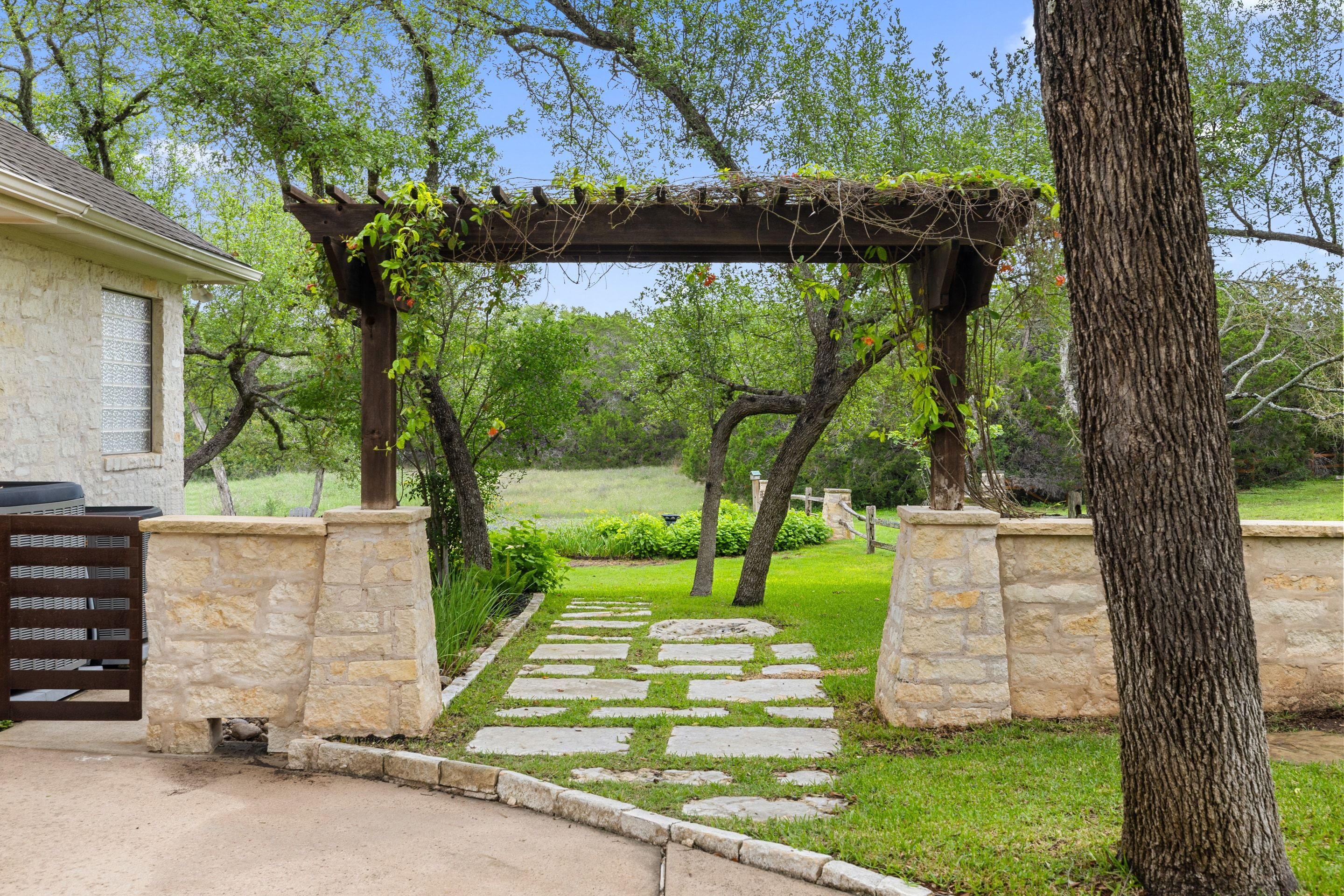  Incredible & Rare Home in The Overlook at Lewis Mountain - A SW Austin Gem - 物件實景