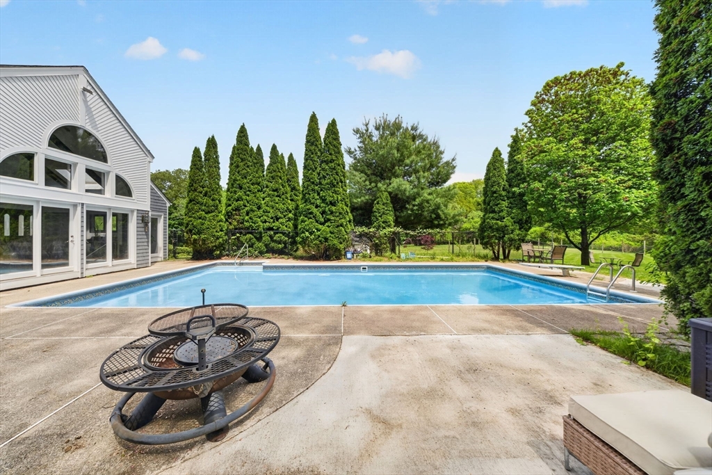Groveland, Massachusetts, 01834, United States, 4 Bedrooms Bedrooms, ,4 BathroomsBathrooms,Residential,For Sale,2048598