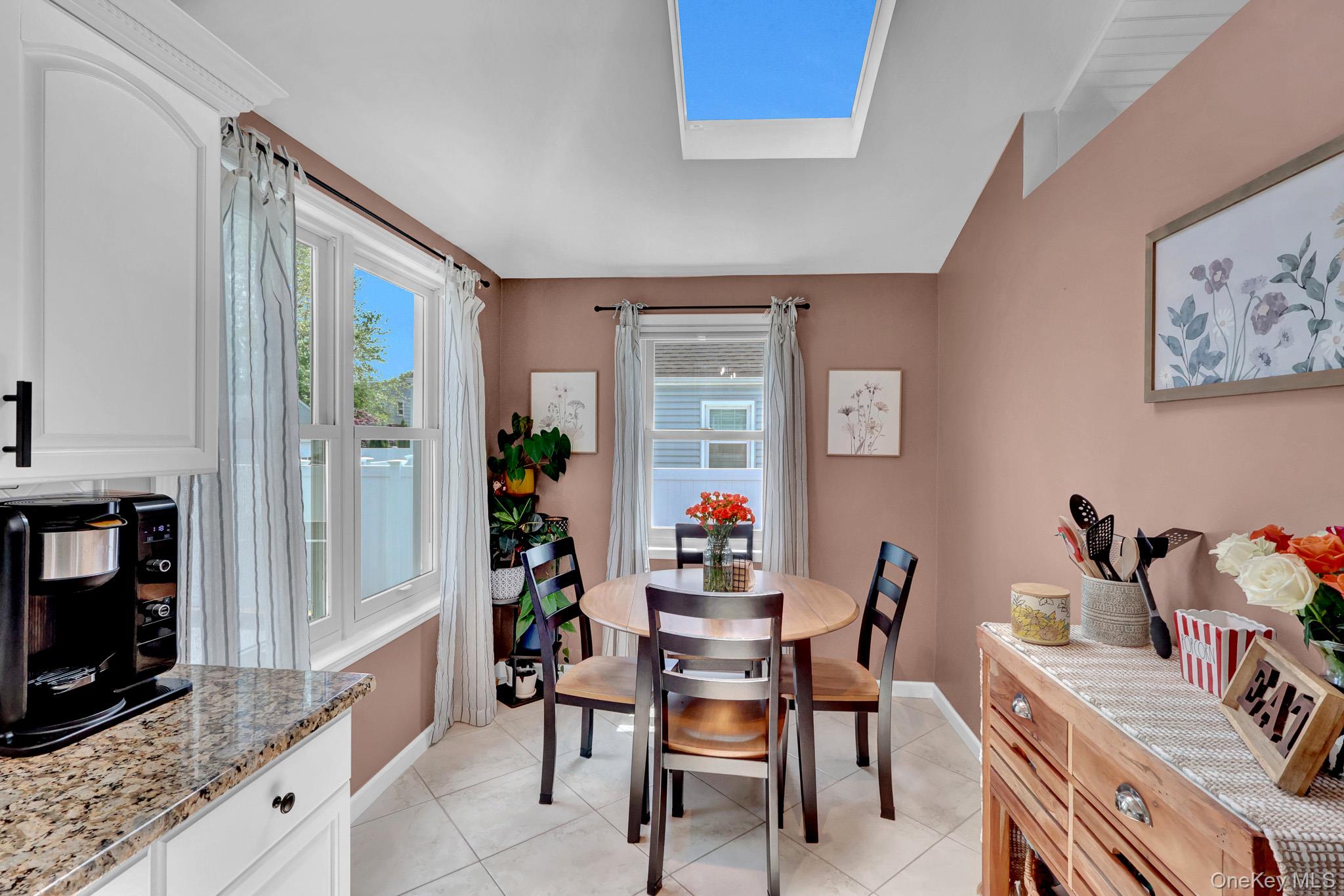  31 Locust Avenue E, Farmingdale, NY, 11735 - 物件實景
