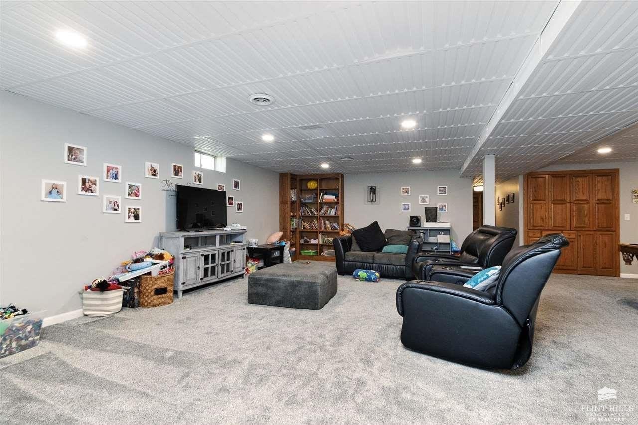 Junction City, Kansas, 66441, United States, 4 Bedrooms Bedrooms, ,4 BathroomsBathrooms,Residential,For Sale,1805372