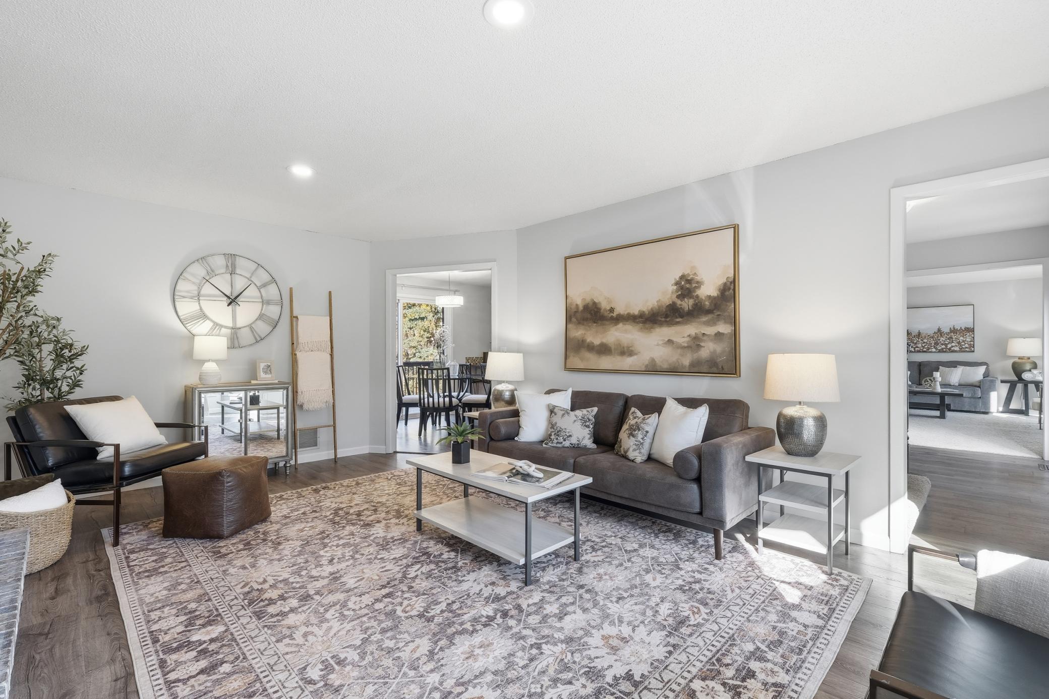 Woodbury, Minnesota, 55125, United States, 4 Bedrooms Bedrooms, ,2 BathroomsBathrooms,Residential,For Sale,1991775