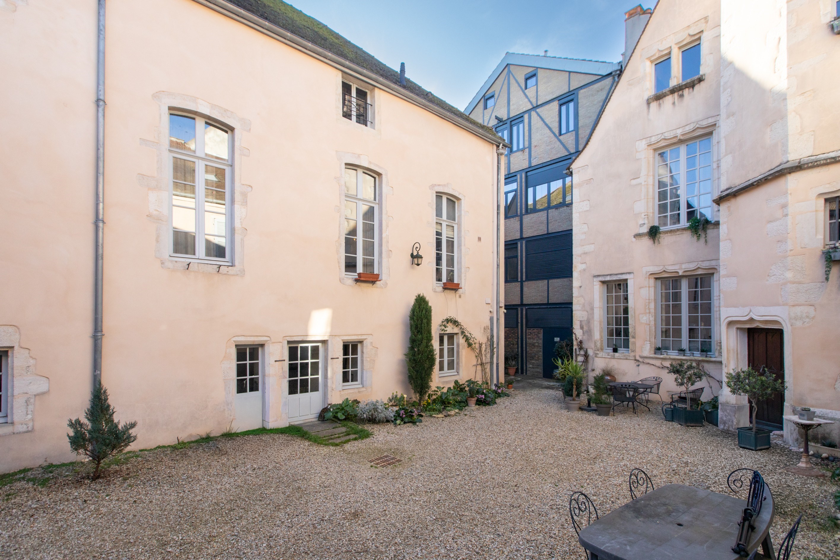  Beaune. Magnificent historic apartment overlooking an inner courtyard. - 物件實景