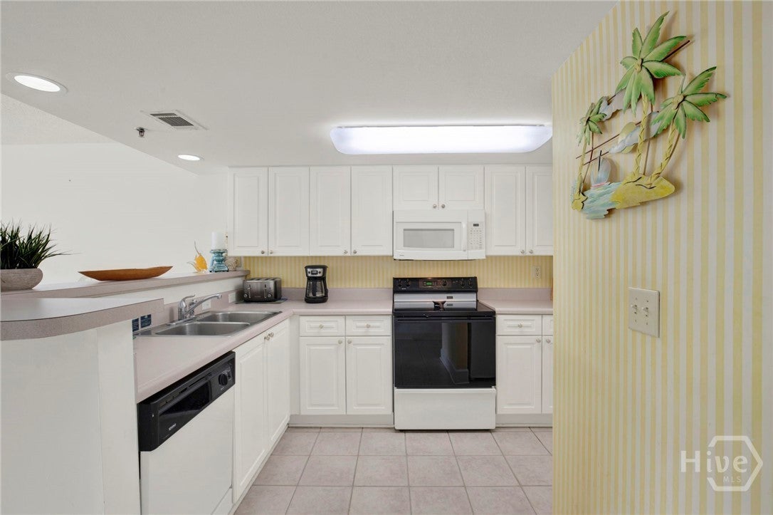 TYBEE ISLAND, Georgia, 31328, United States, 2 Bedrooms Bedrooms, ,2 BathroomsBathrooms,Residential,For Sale,2032025
