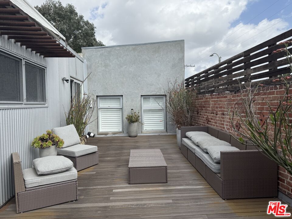 Venice, California, 90291, United States, 2 Bedrooms Bedrooms, ,2 BathroomsBathrooms,Residential,For Sale,1989635