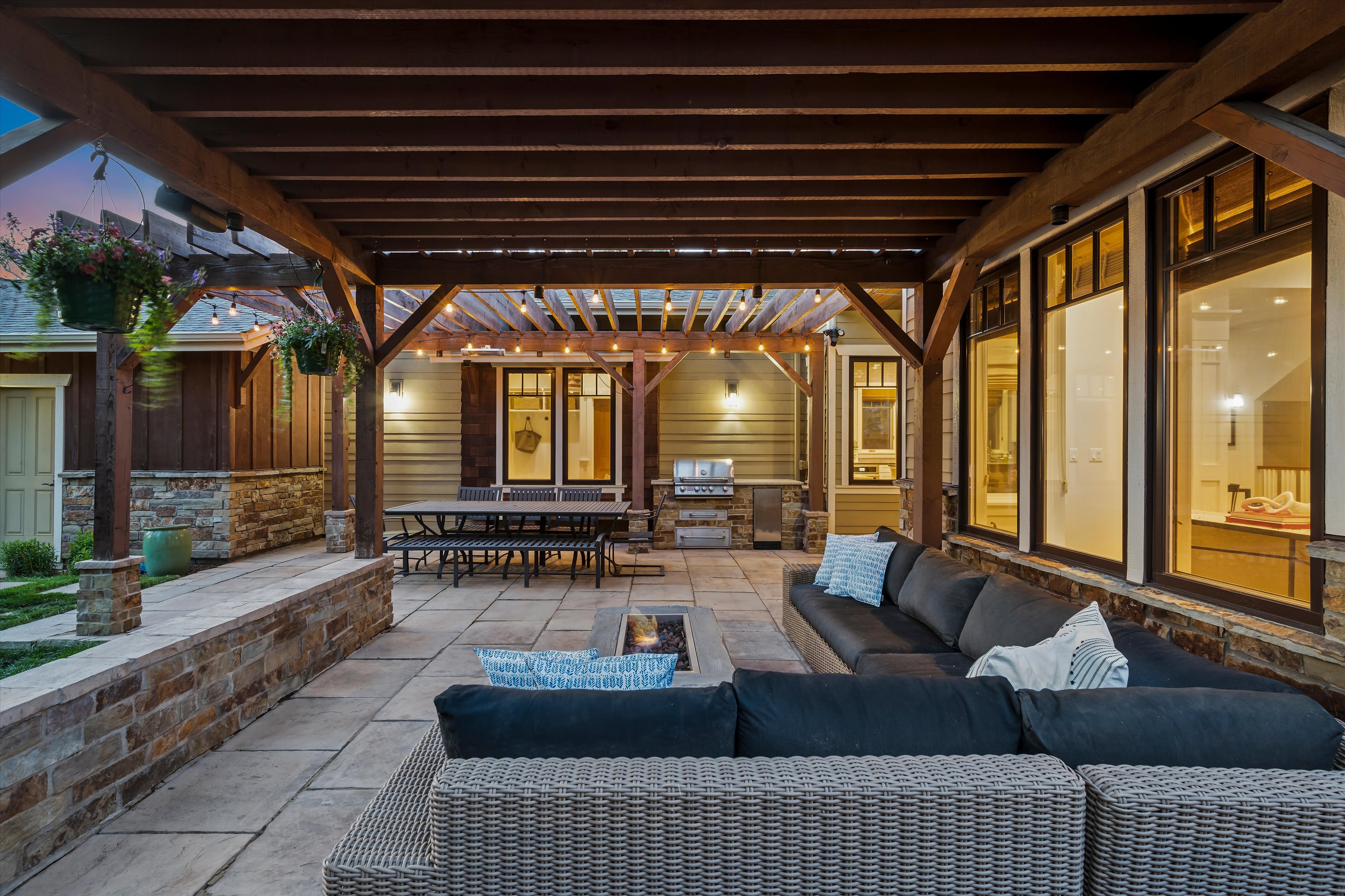  Exceptional residence offers refined living on a quiet, non cut-through street - 物件實景
