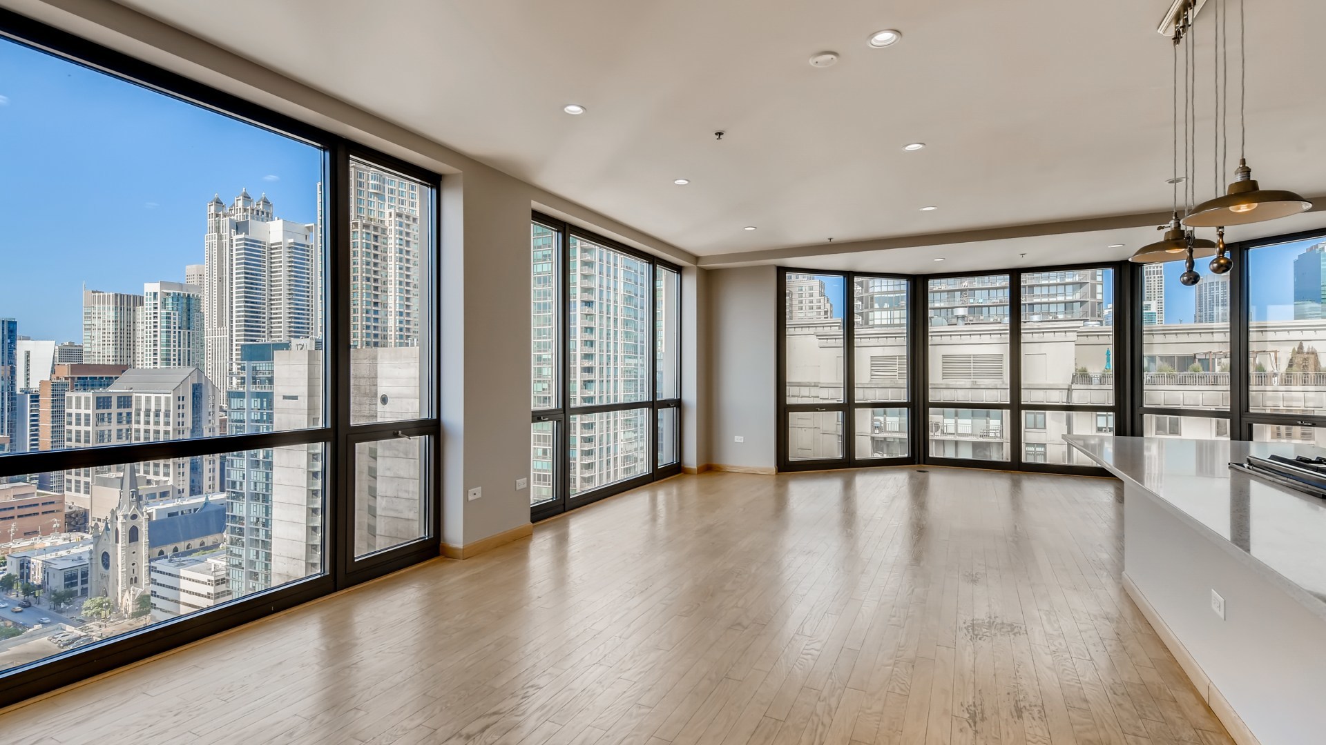 Chicago, Illinois, 60654, United States, 3 Bedrooms Bedrooms, ,4 BathroomsBathrooms,Residential,For Sale,1991279